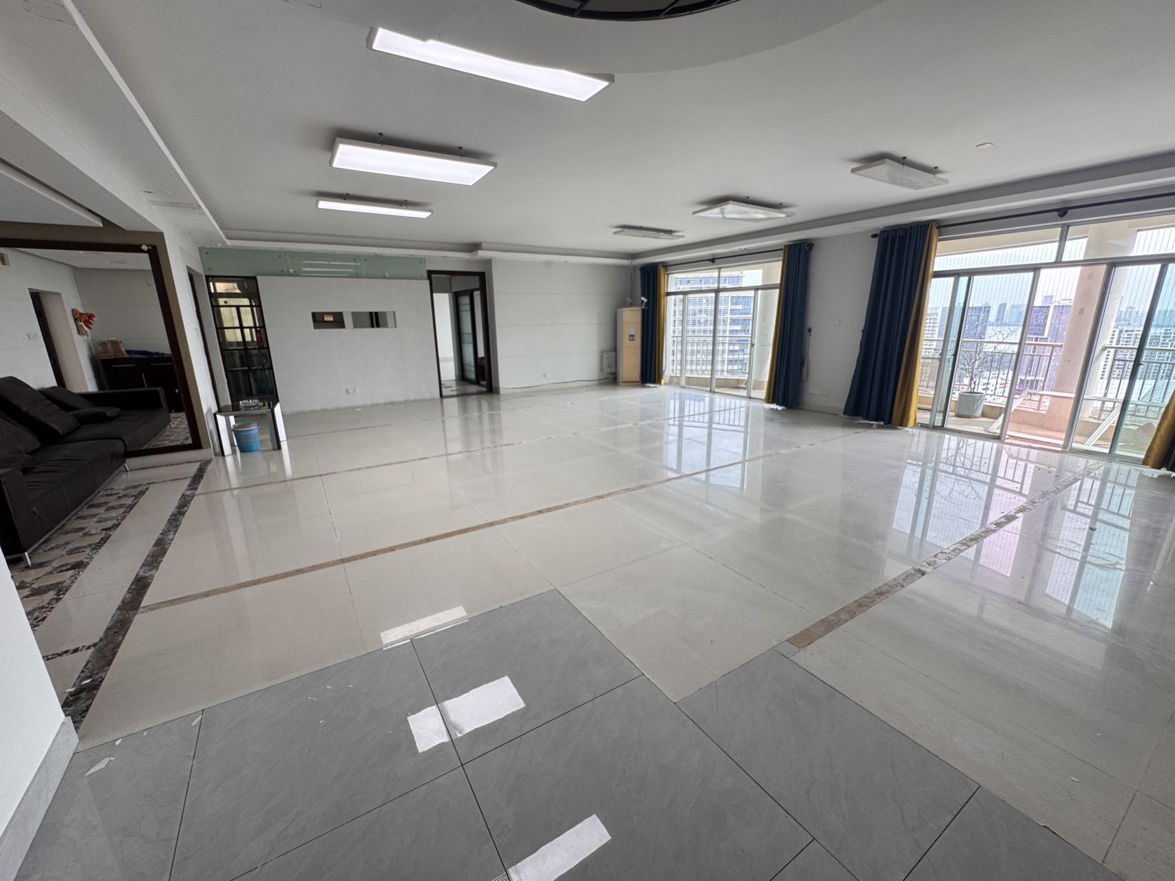 世贸雅苑 4室2厅1卫 8000.0元/月 世贸雅苑 4室2厅1卫 8000.0元/月室内图