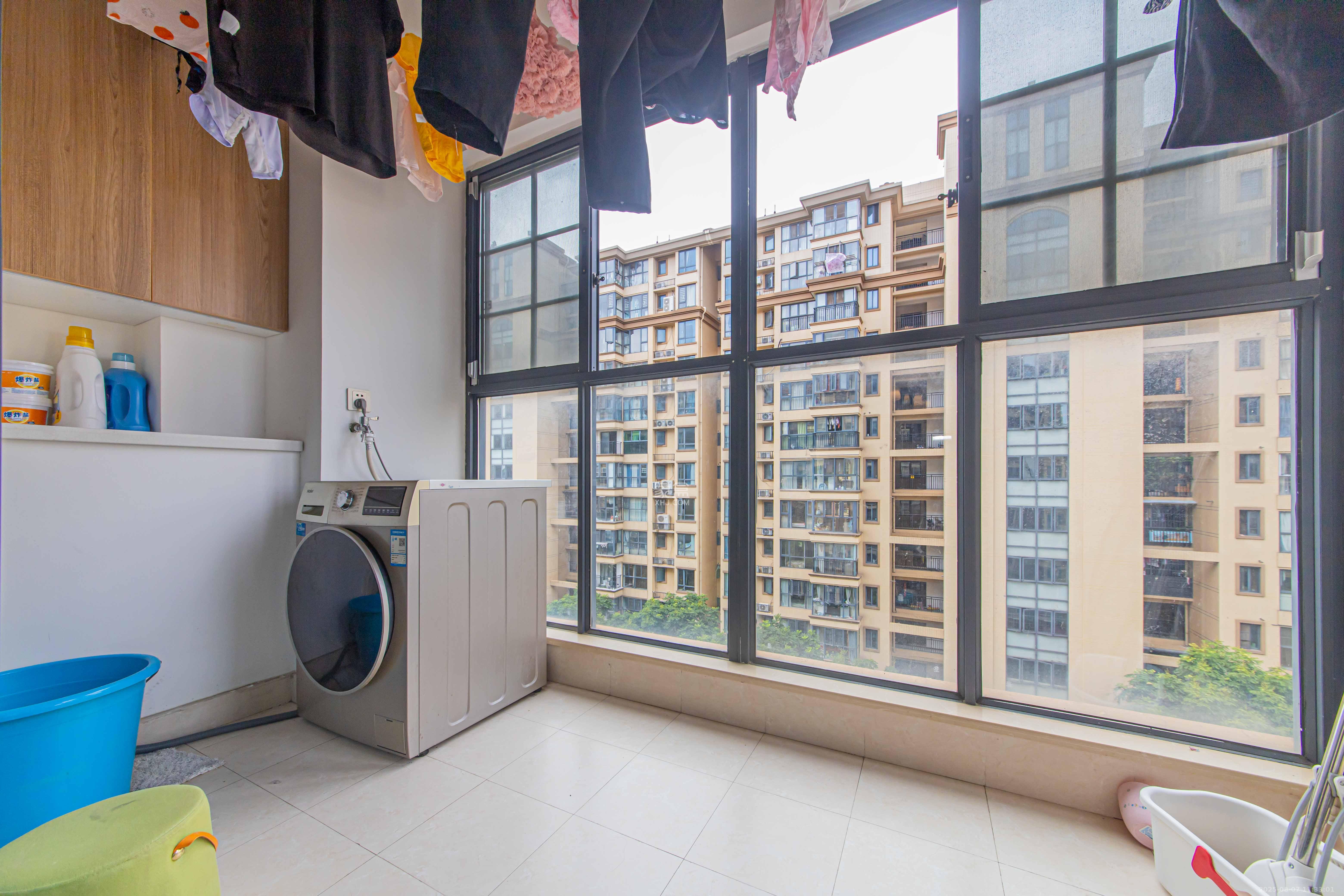 中建芙蓉嘉苑  3室2厅2卫    98.0万阳台