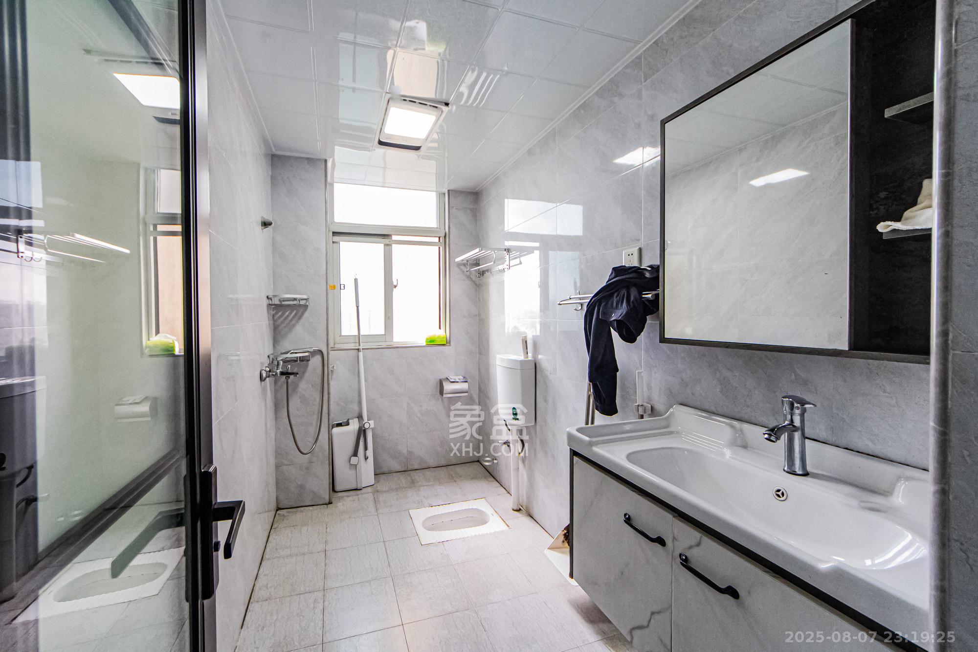 北辰三角洲C2区  3室2厅2卫    165.0万卫生间