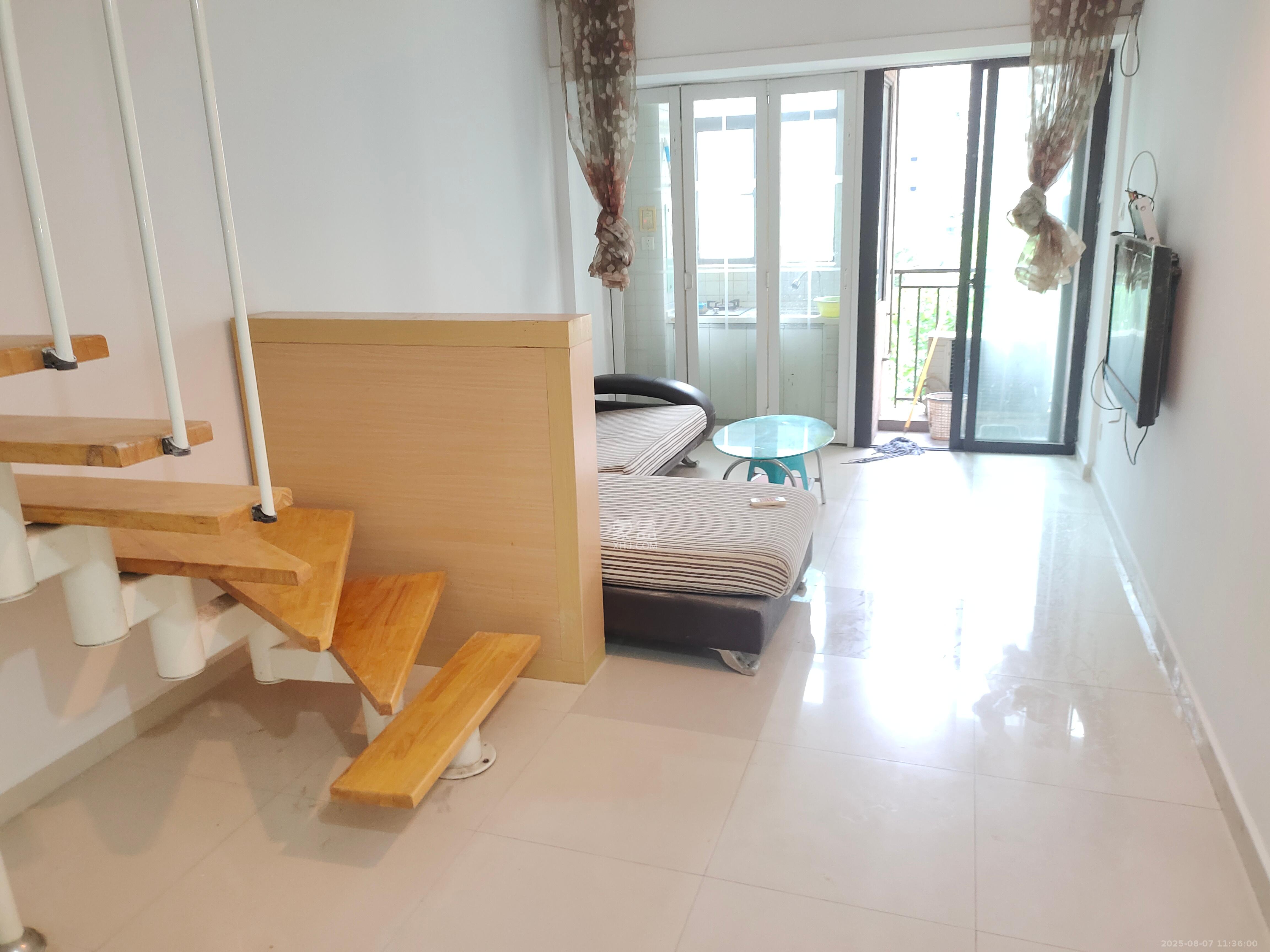 华润凤凰城一期  1室1厅1卫    1400.0元/月 华润凤凰城一期  1室1厅1卫    1400.0元/月室内图