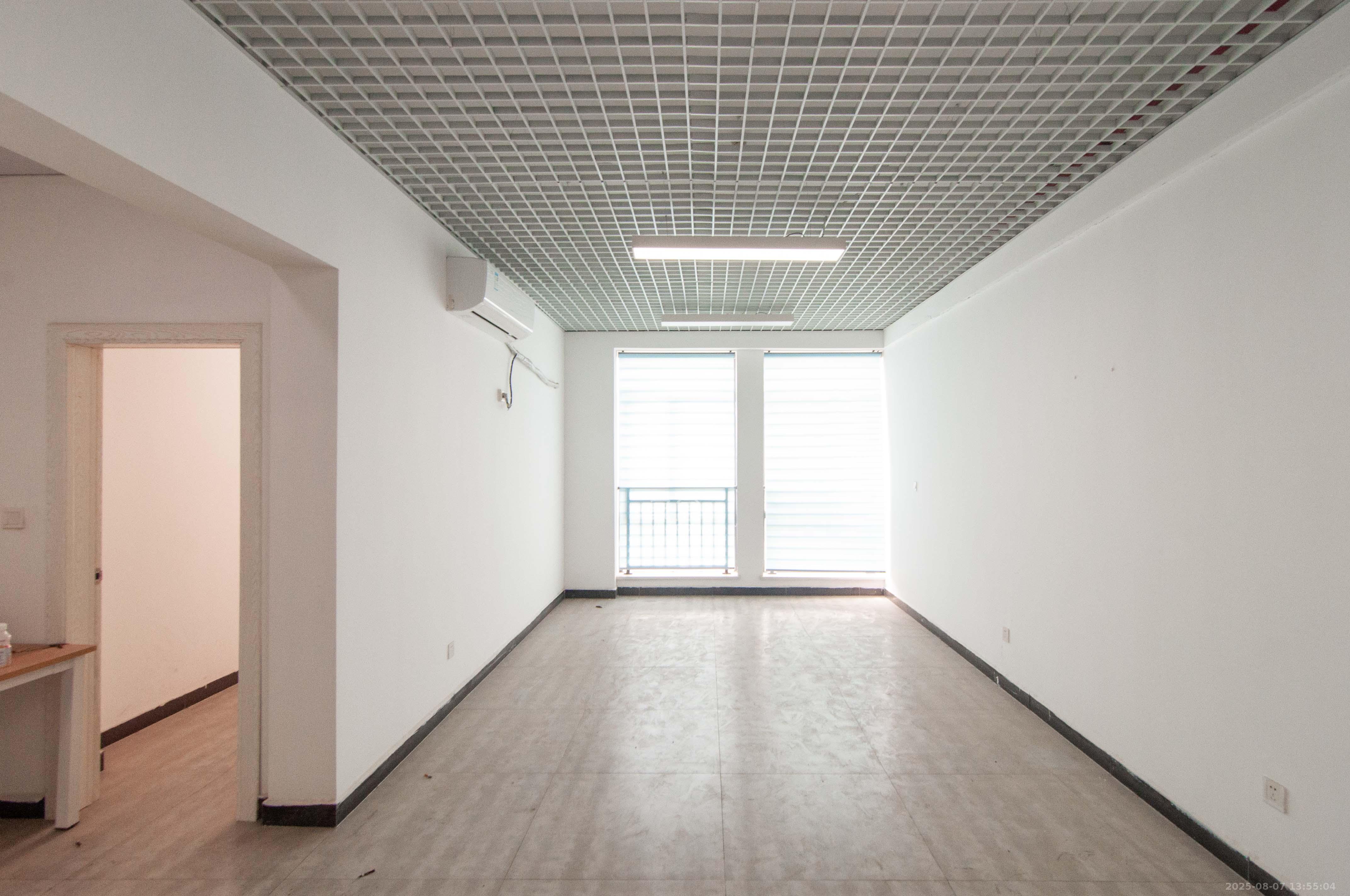 西子湖畔沃府  1室1厅1卫    55.0万 西子湖畔沃府  1室1厅1卫    55.0万