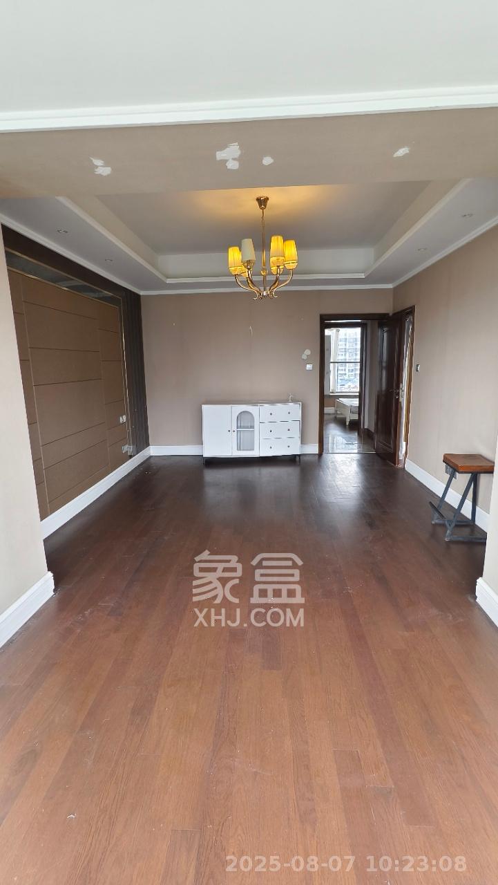 恒大御景半岛湘江苑（恒大御景半岛一期）  5室2厅3卫   6000.00元/月室内图