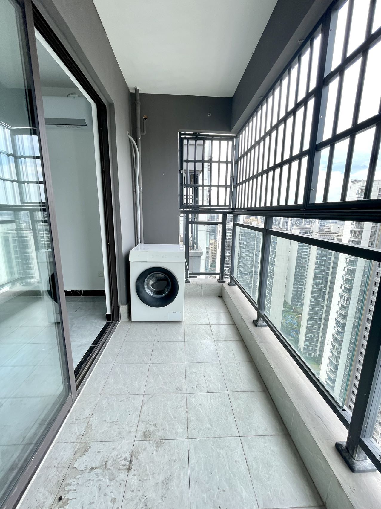 坡博家园三区  3室2厅1卫   2400.00元/月室内图