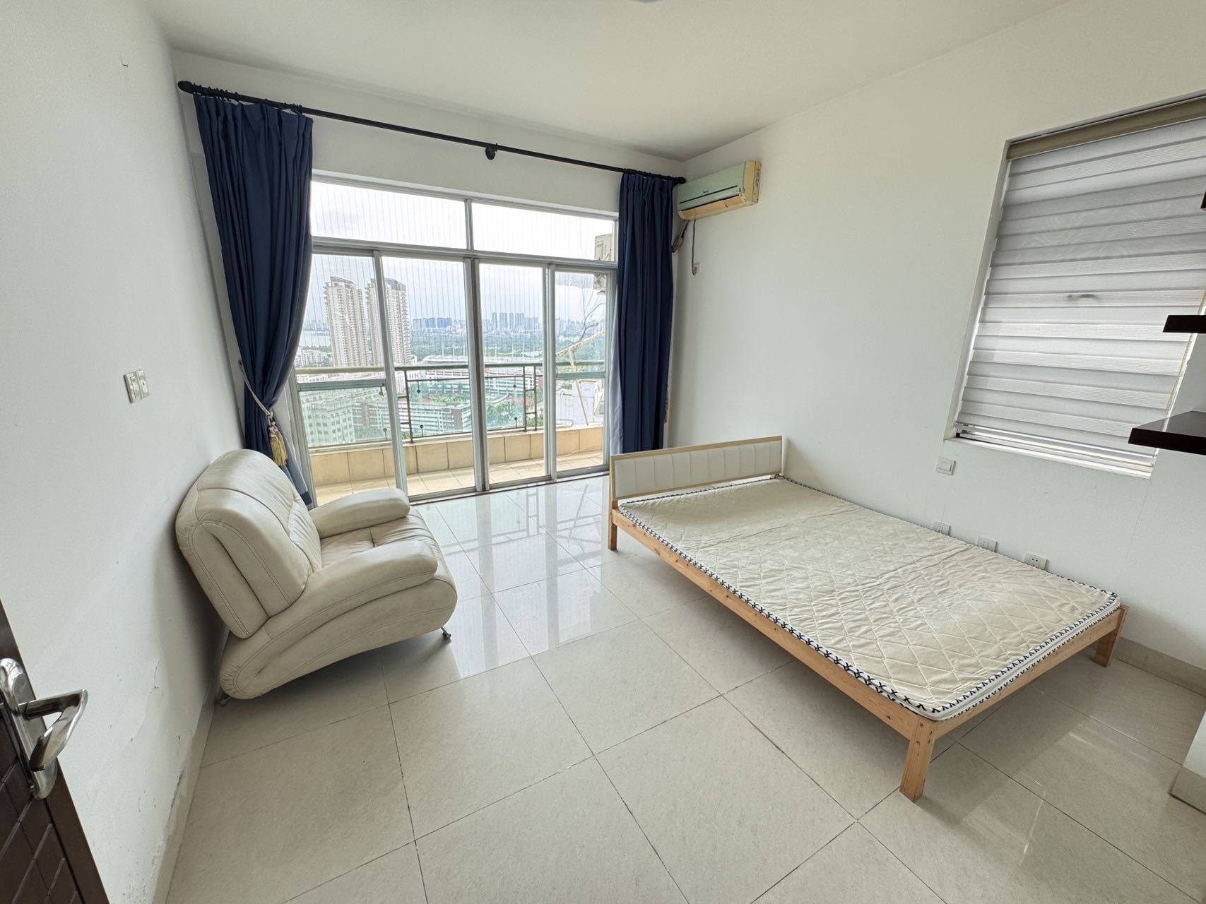 世贸雅苑 4室2厅1卫 8000.0元/月 世贸雅苑 4室2厅1卫 8000.0元/月室内图