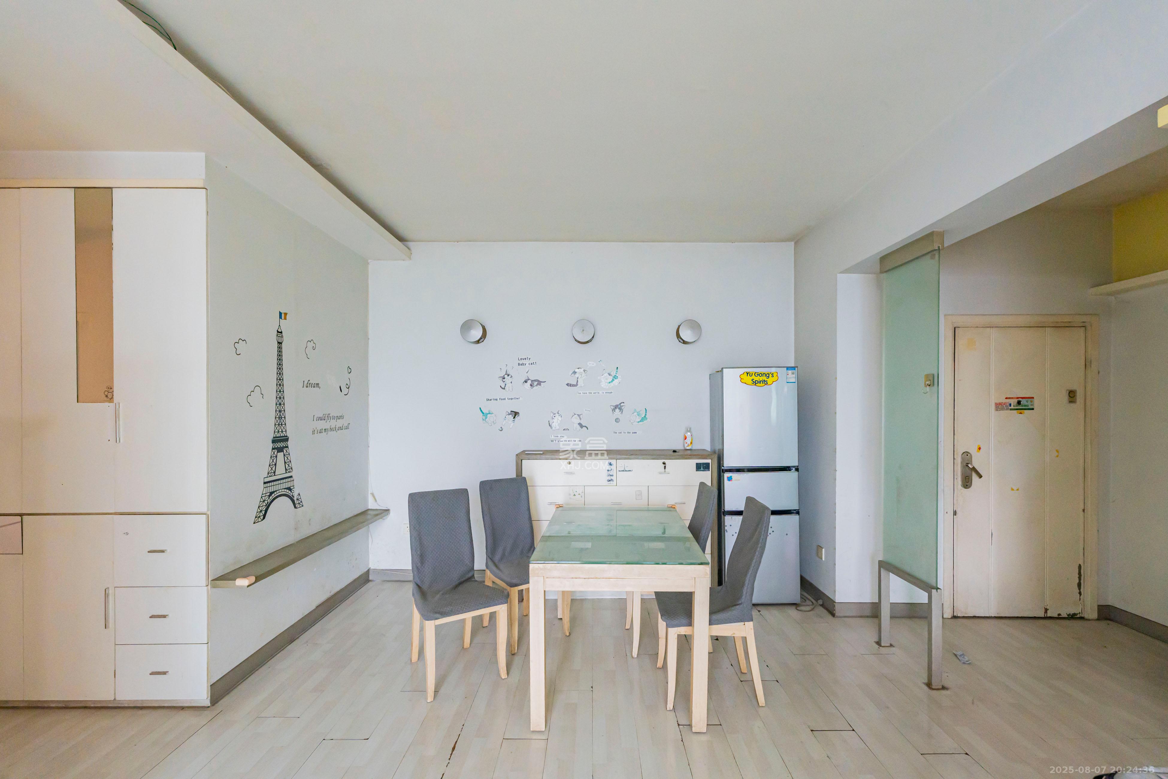 欧陆经典  2室1厅1卫    87.0万 欧陆经典  2室1厅1卫    87.0万客厅