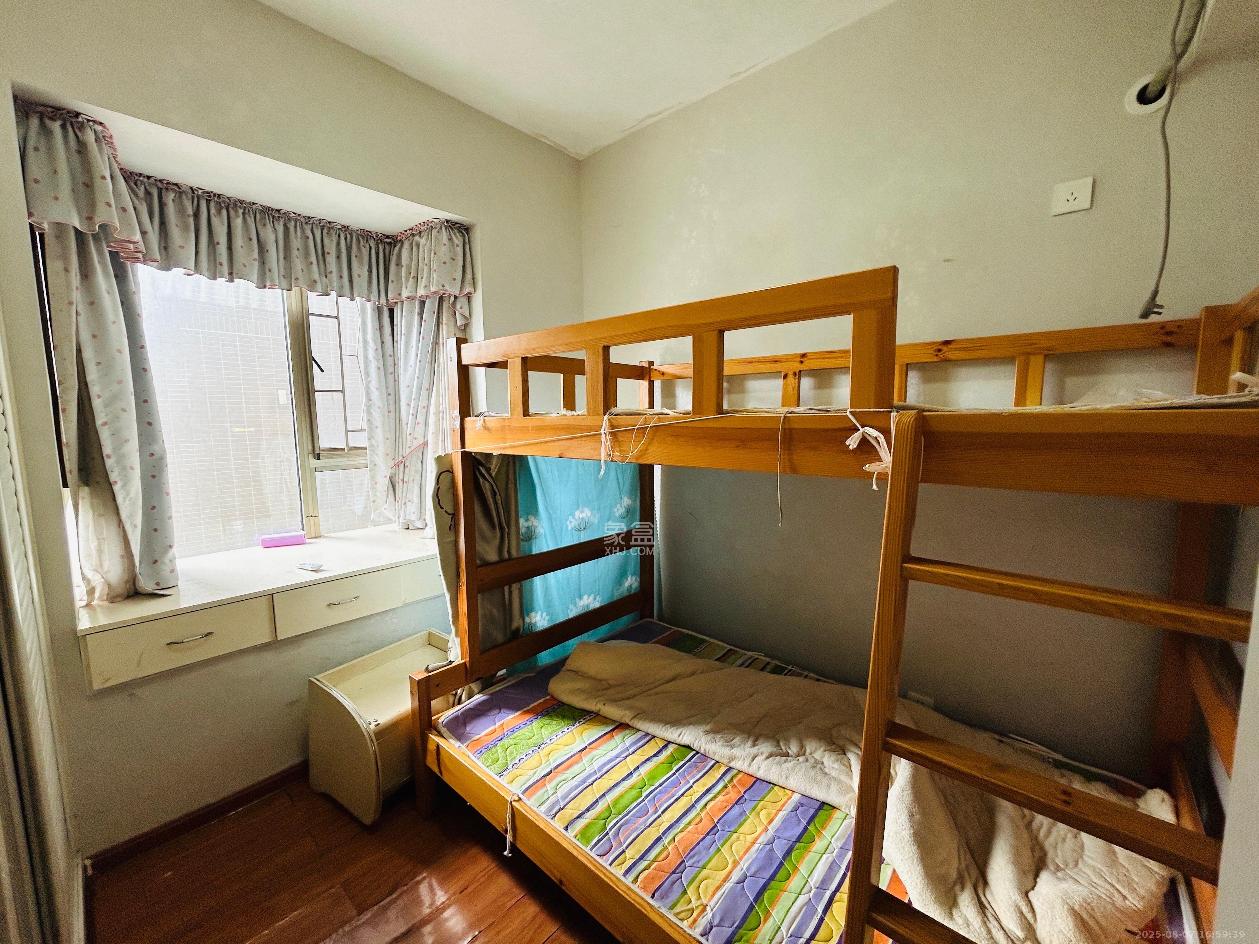 岳泰理想城 1室2厅1卫 2450.0元/月 岳泰理想城 1室2厅1卫 2450.0元/月室内图