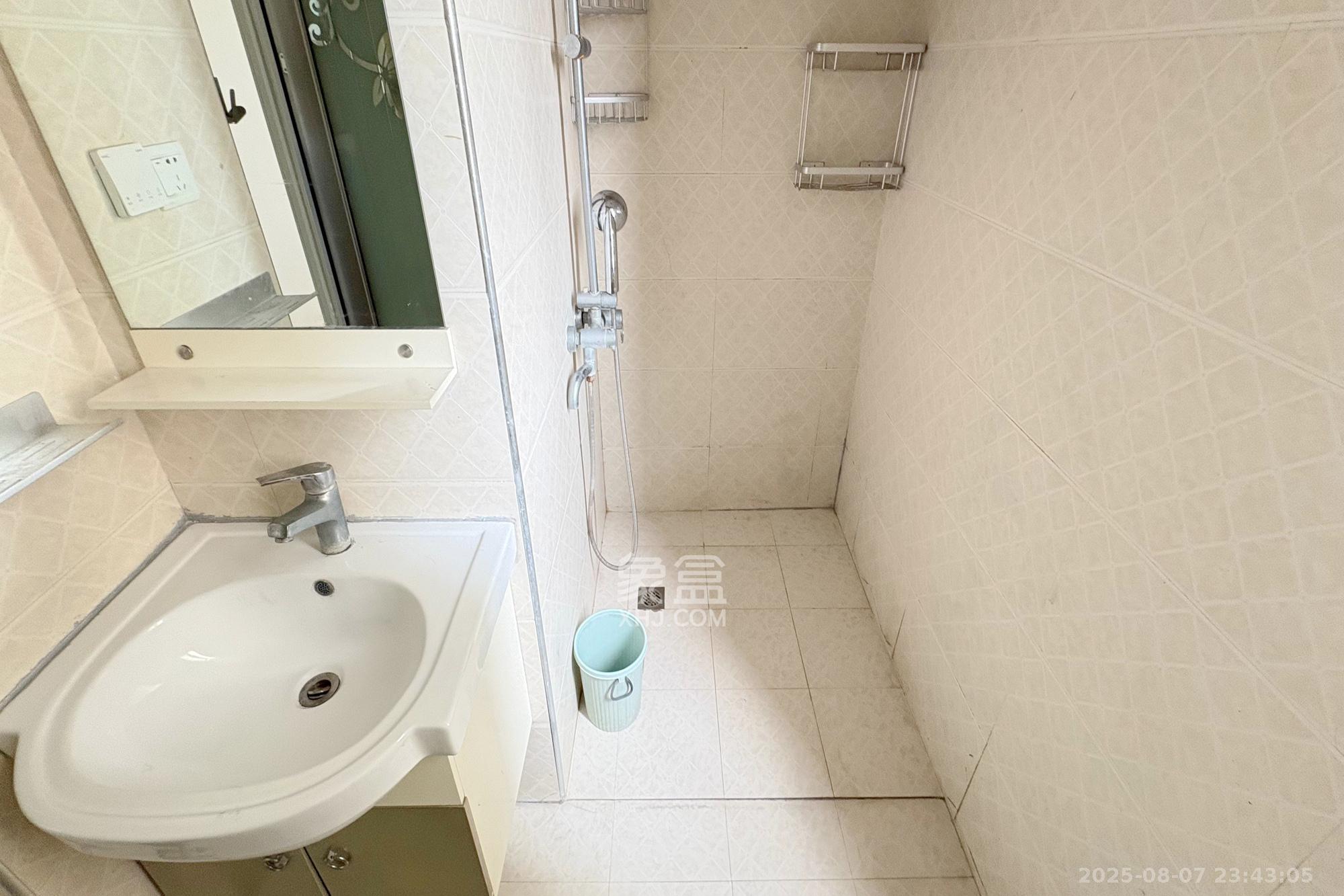 铂宫  2室2厅1卫    95.0万卫生间