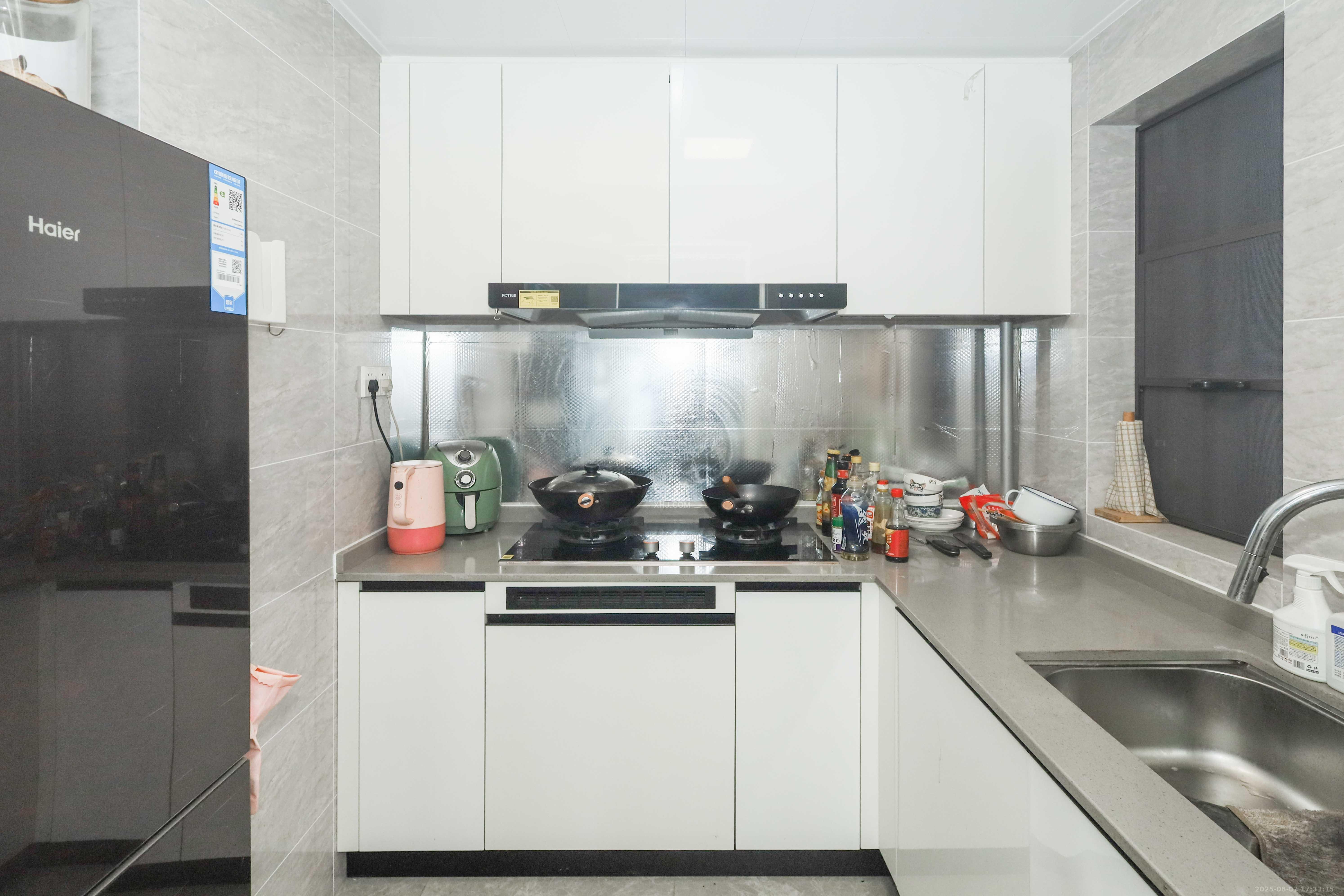 万科金色梦想B区  3室2厅2卫    102.8万 万科金色梦想B区  3室2厅2卫    102.8万厨房