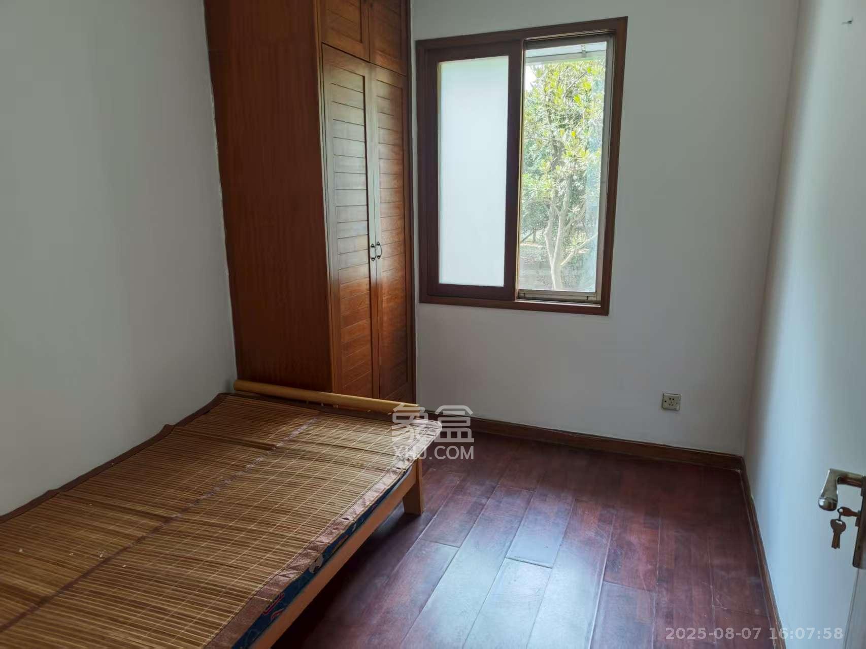 锦苑小区  3室2厅1卫    2200.0元/月 锦苑小区  3室2厅1卫    2200.0元/月室内图