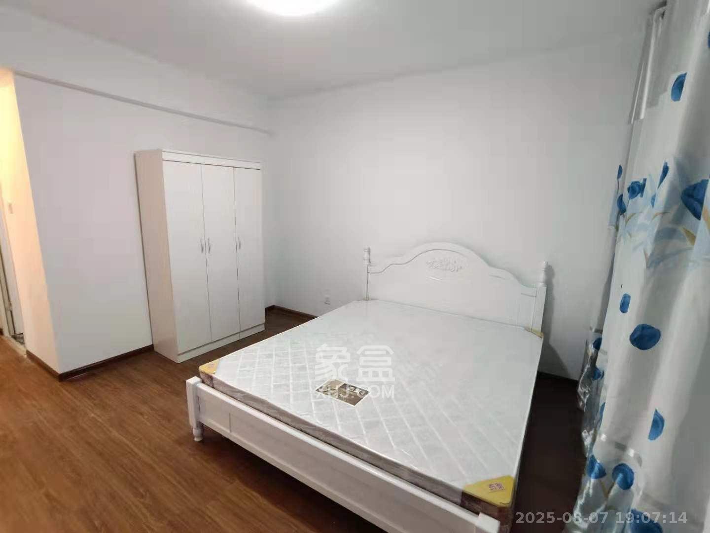 荣泰广场  4室2厅2卫   2600.00元/月室内图
