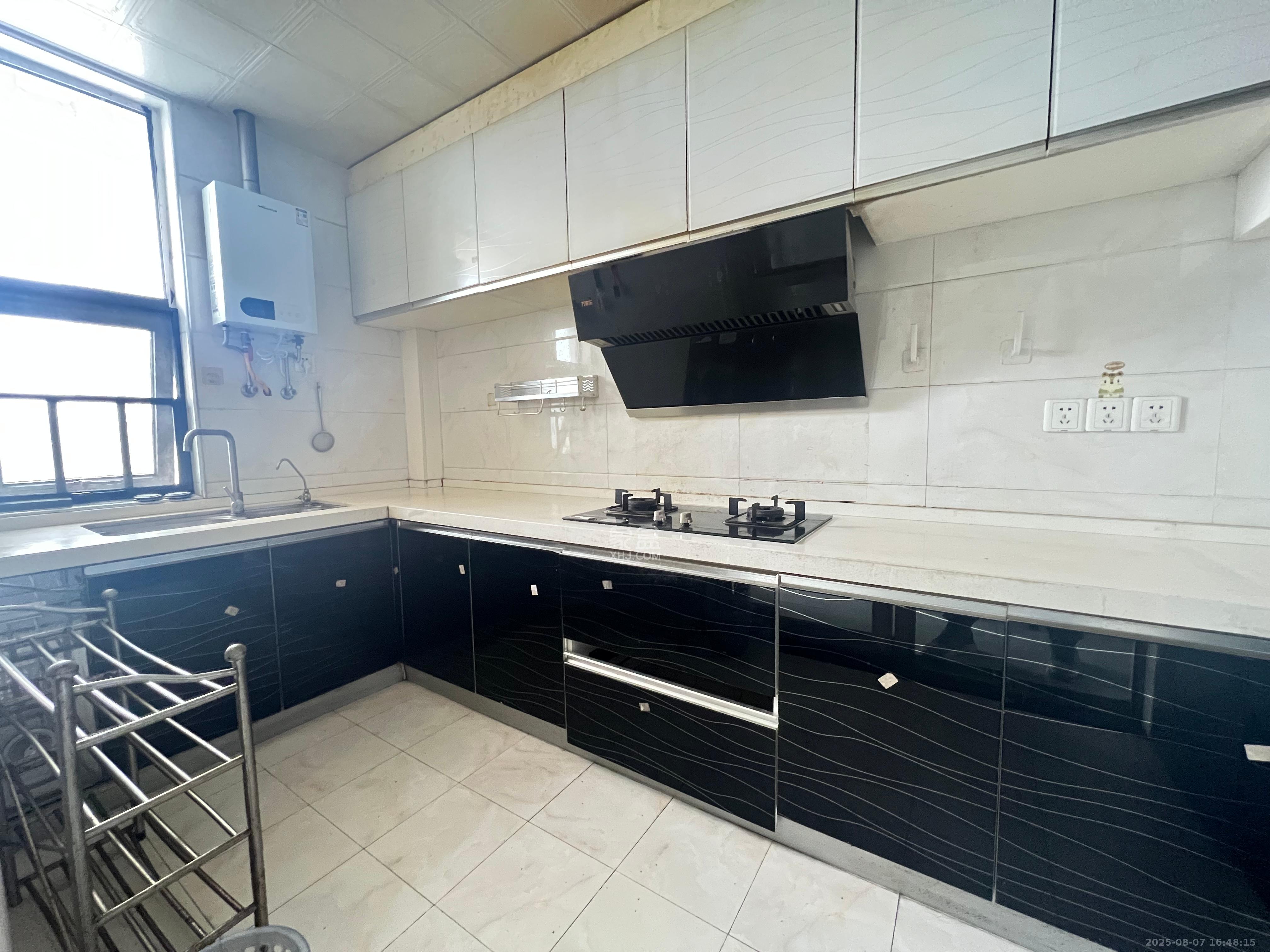 金科东方大院三四期 3室2厅2卫 2800.0元/月 金科东方大院三四期 3室2厅2卫 2800.0元/月室内图