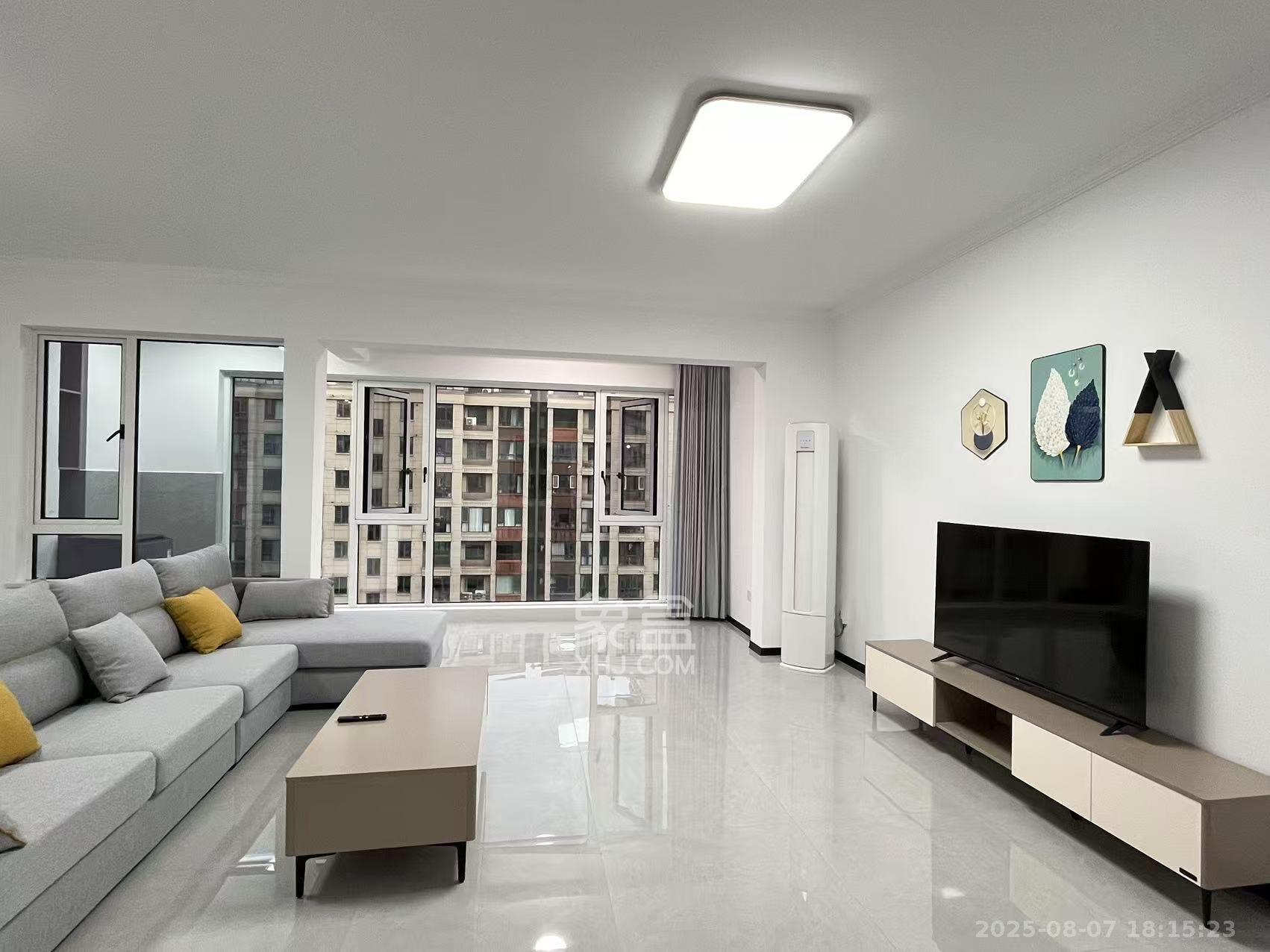 中天栖溪里  4室2厅2卫    4000.0元/月 中天栖溪里  4室2厅2卫    4000.0元/月室内图