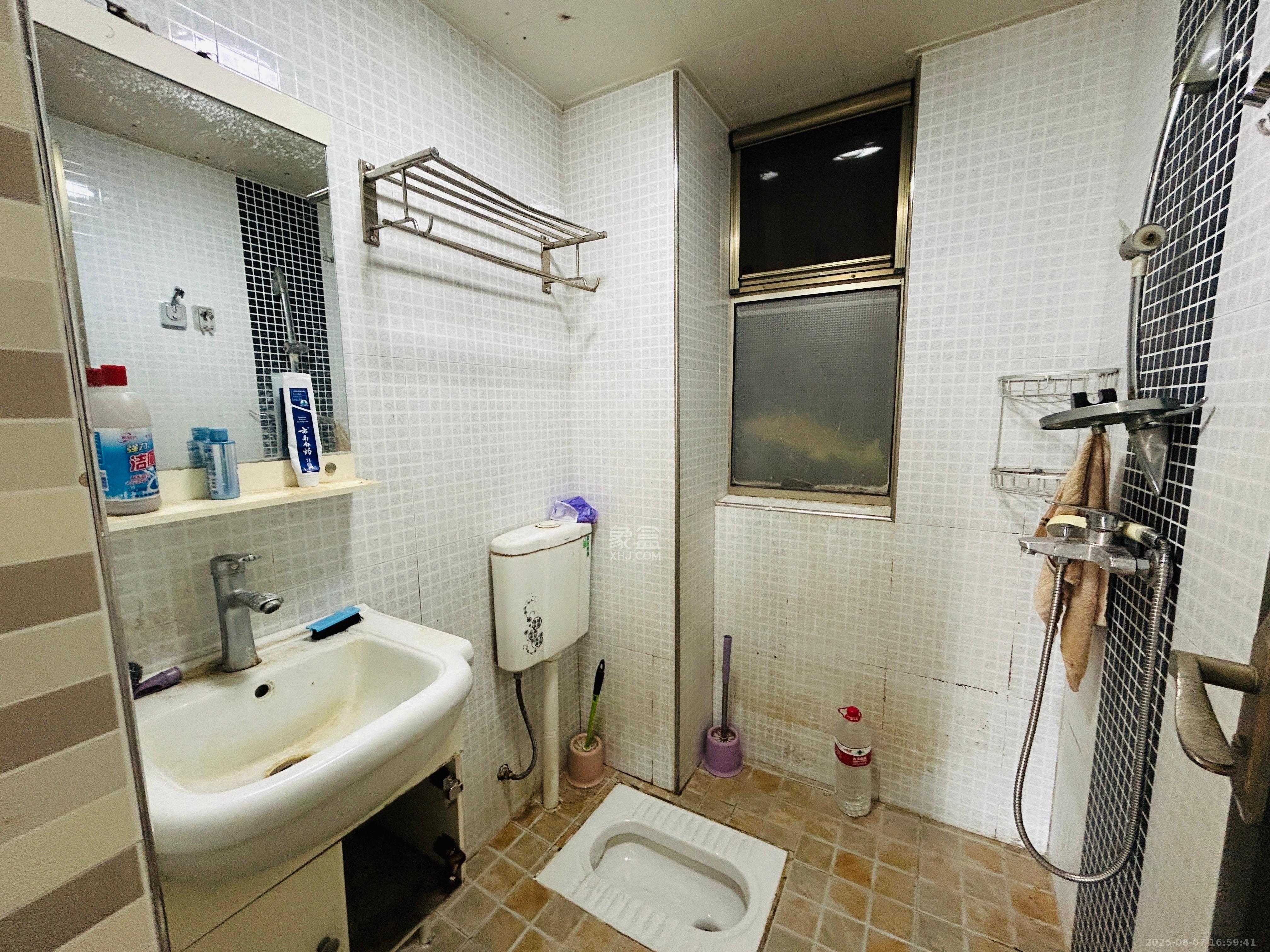 岳泰理想城  1室2厅1卫   2500.00元/月室内图