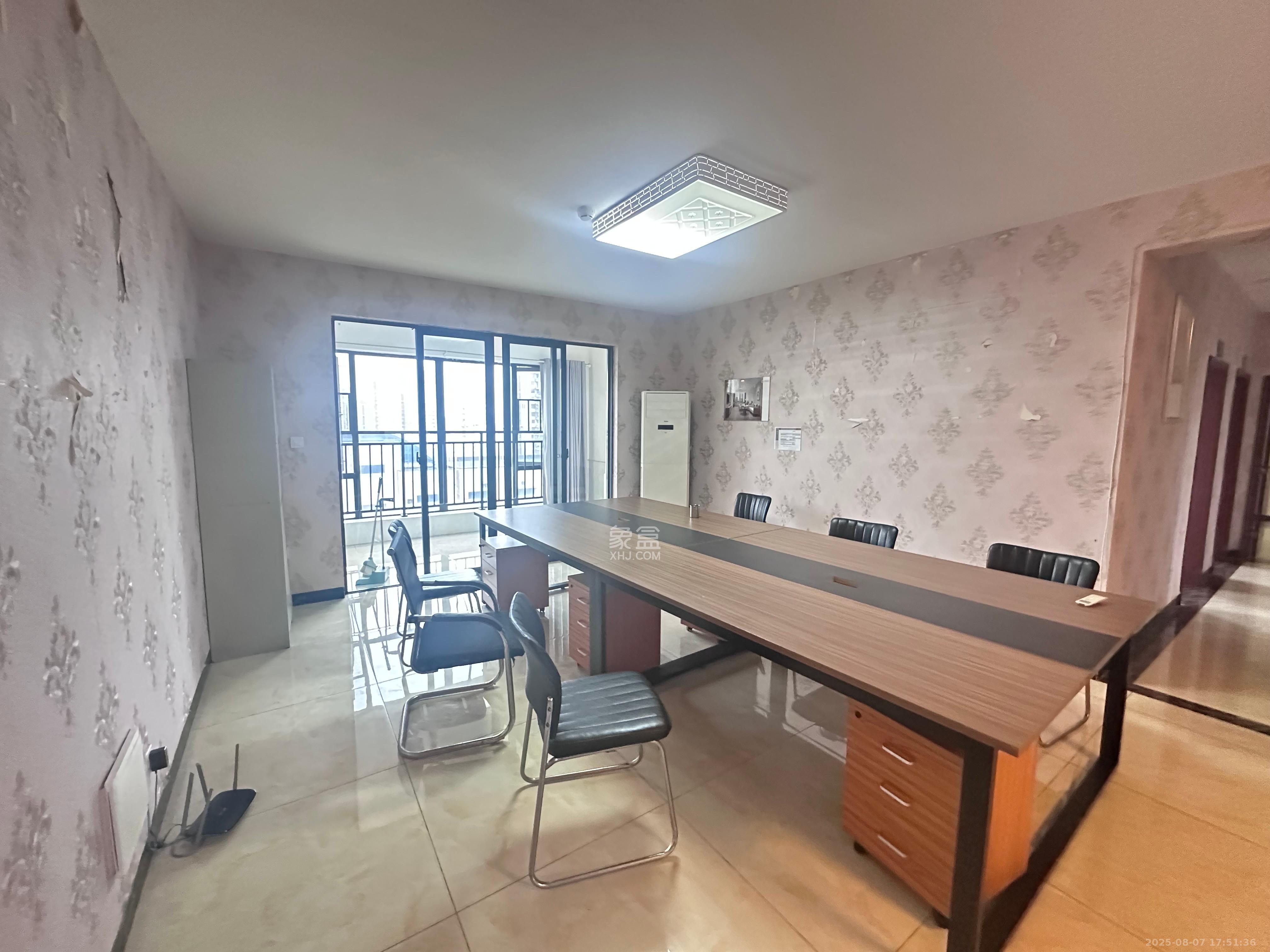 长房天翼未来城 4室2厅2卫 4500.0元/月 长房天翼未来城 4室2厅2卫 4500.0元/月室内图