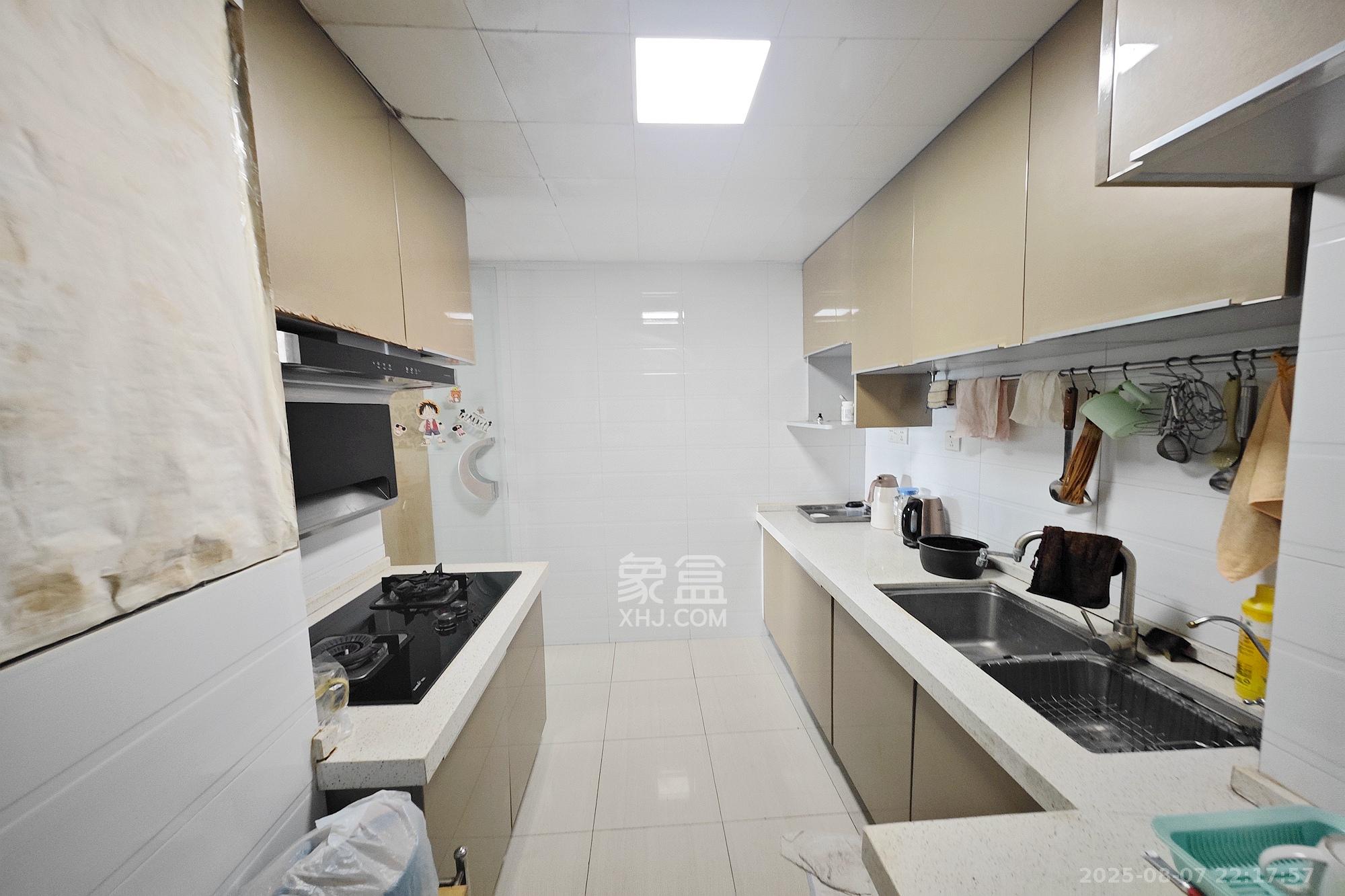 新城新世界一二三期  1室2厅2卫    98.0万 新城新世界一二三期  1室2厅2卫    98.0万厨房