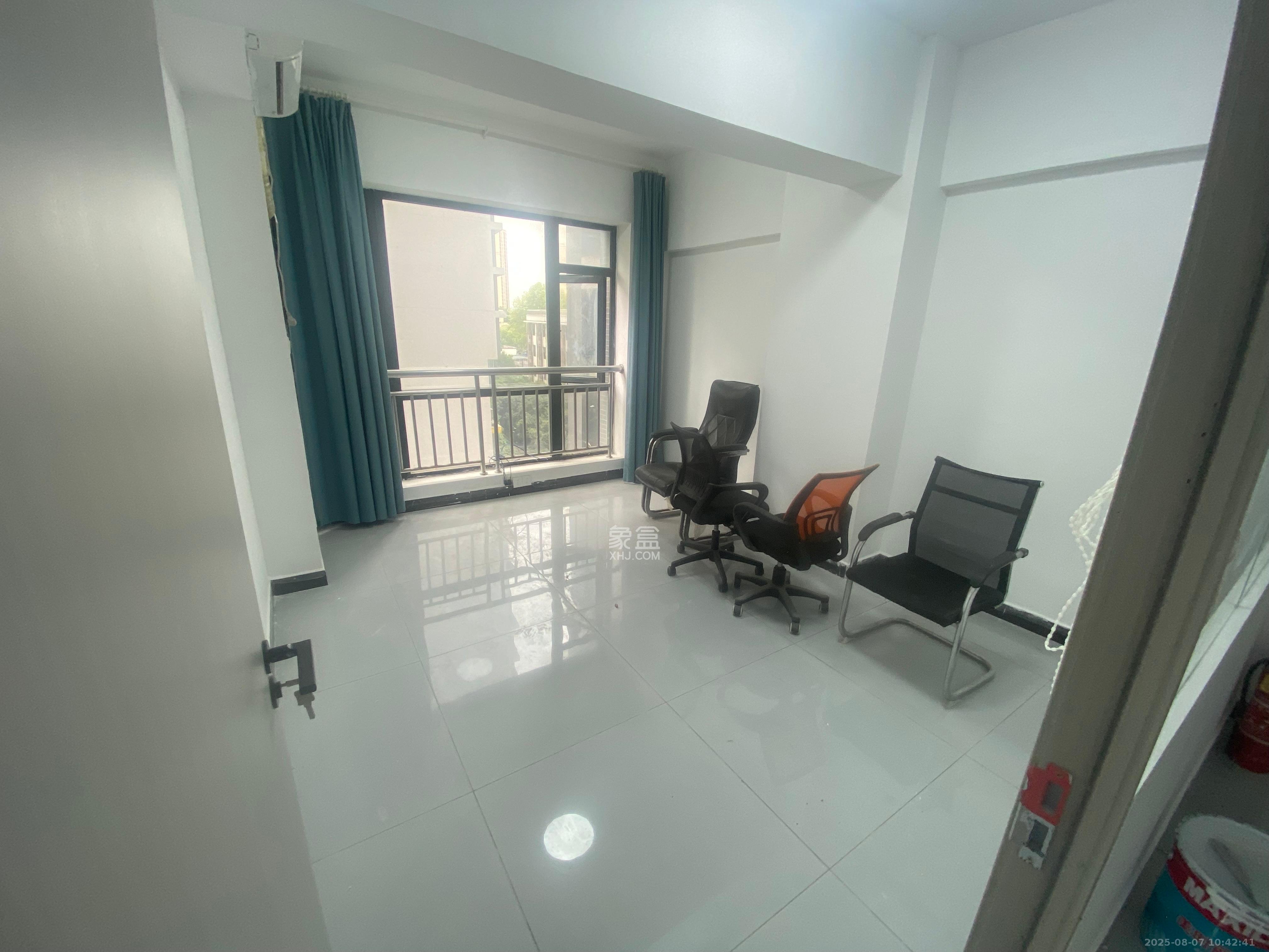 华翼府   110.0㎡      3200.0元/月