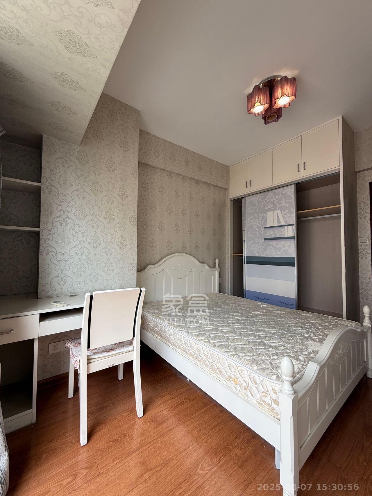 滨江君悦香邸  3室2厅2卫    2800.0元/月 滨江君悦香邸  3室2厅2卫    2800.0元/月室内图