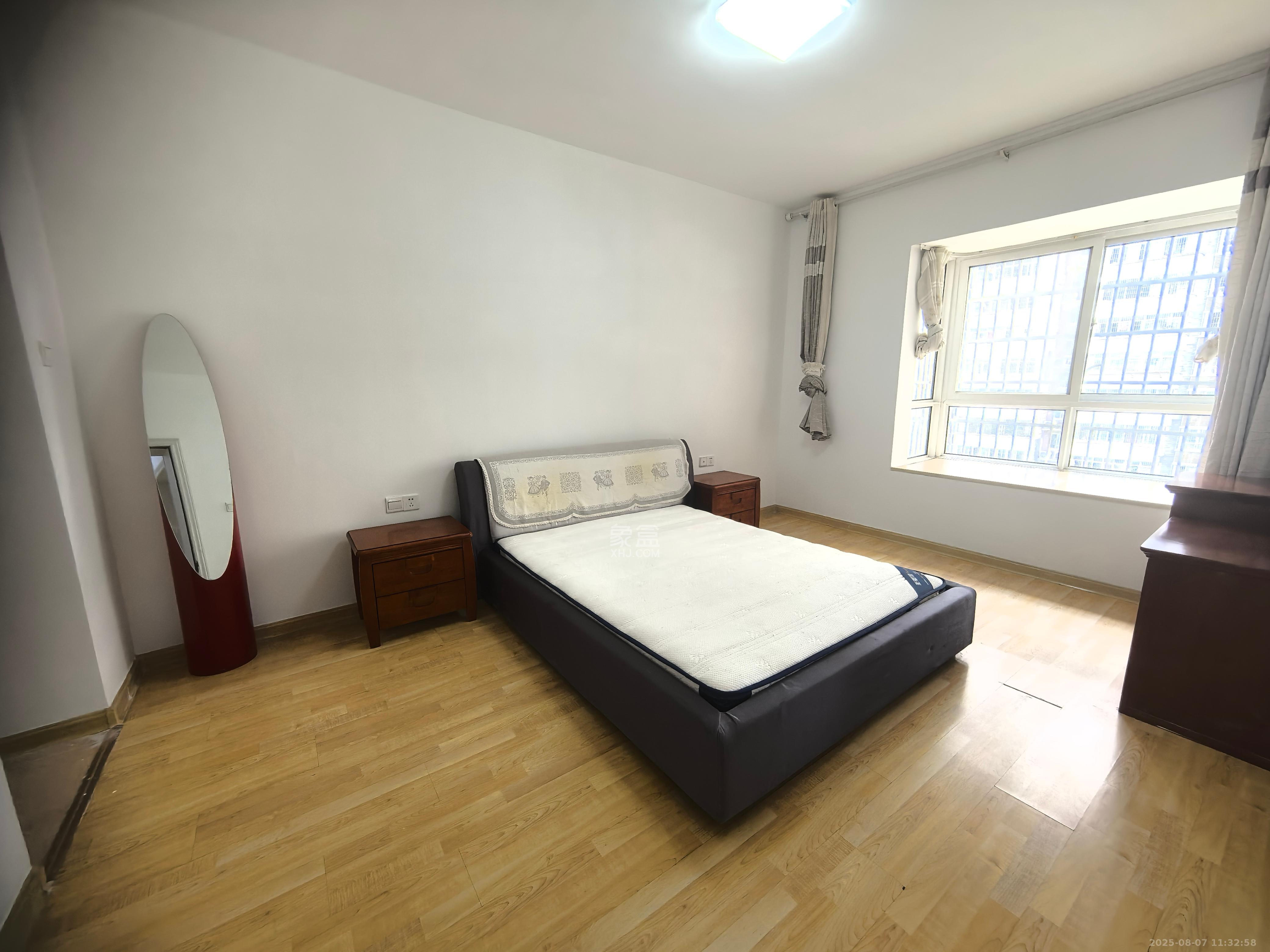 未来蜂巢  1室2厅2卫    1900.0元/月室内图