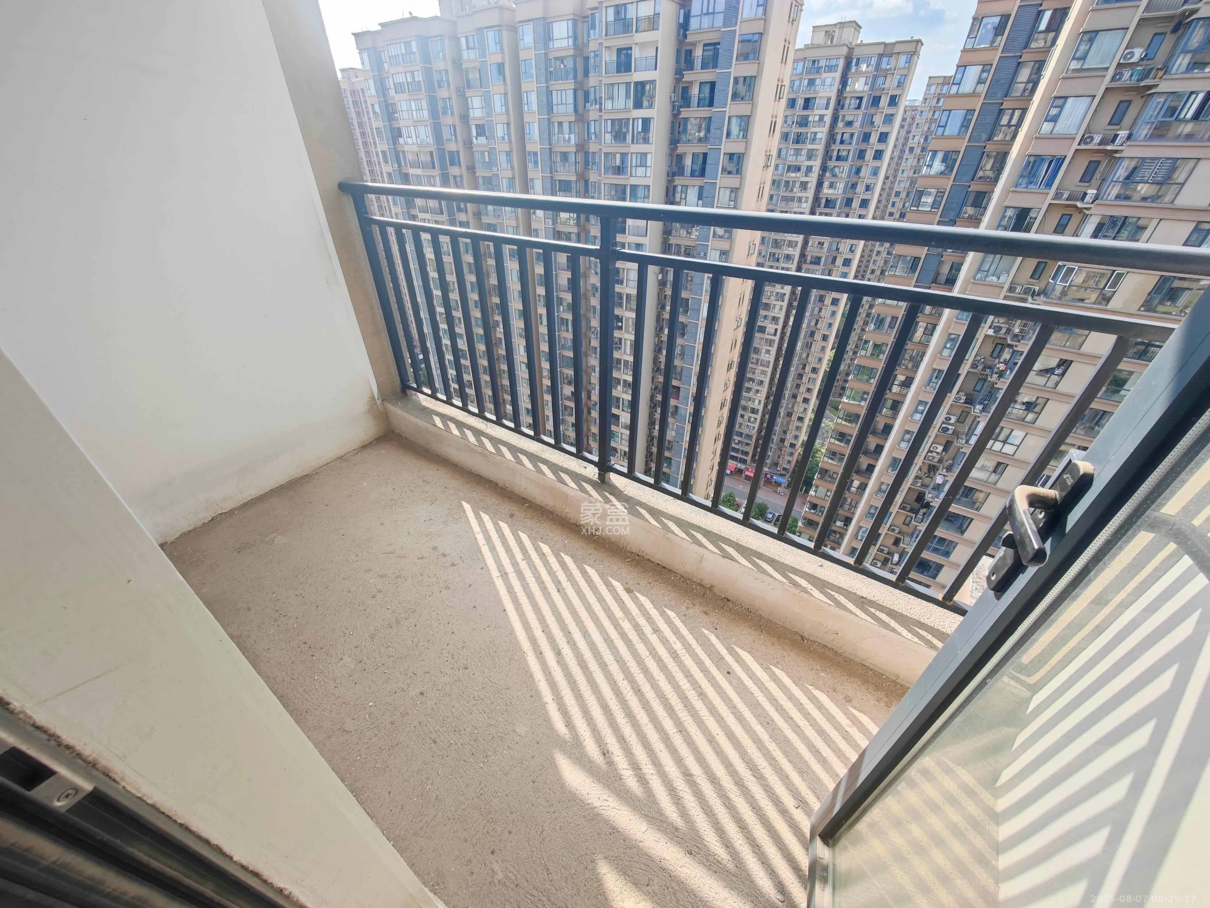 中建嘉和城  3室2厅2卫    79.8万阳台