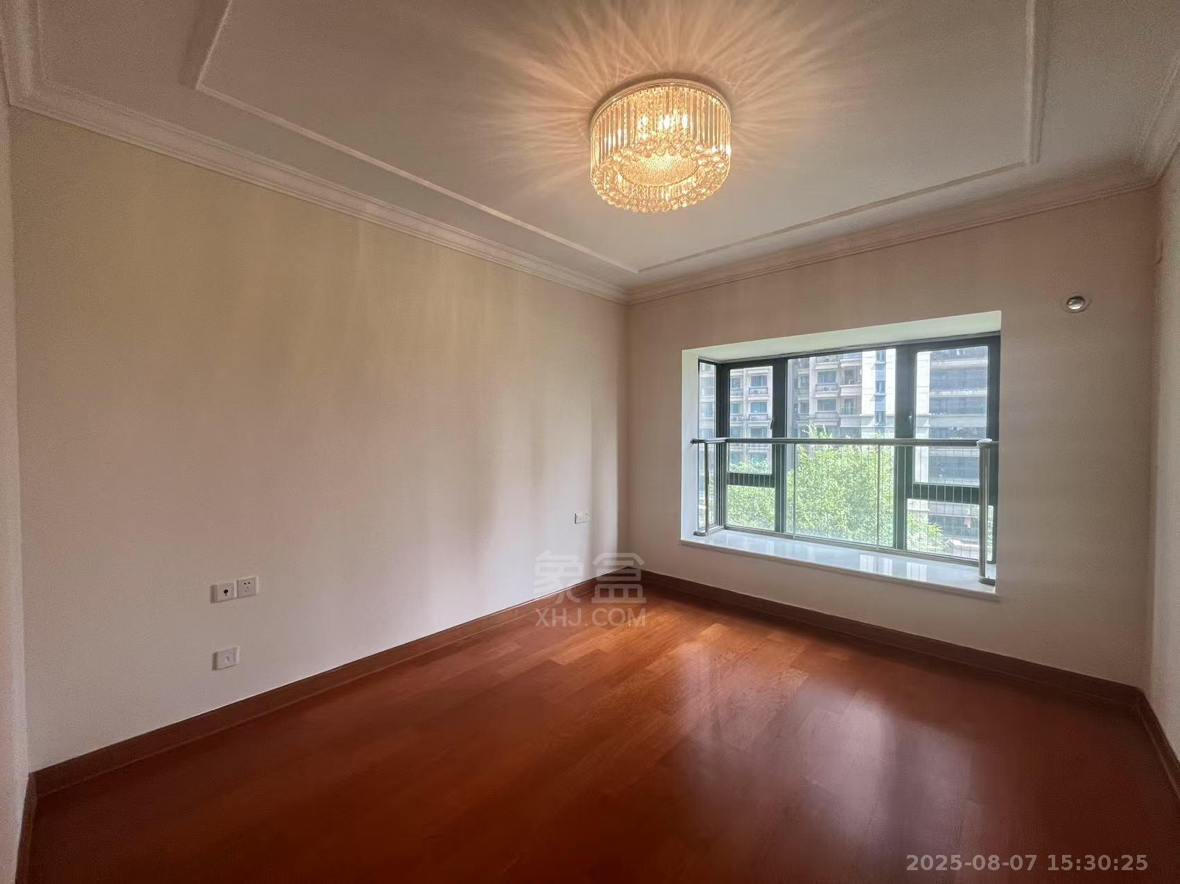 恒大华府  3室2厅2卫    2200.0元/月室内图