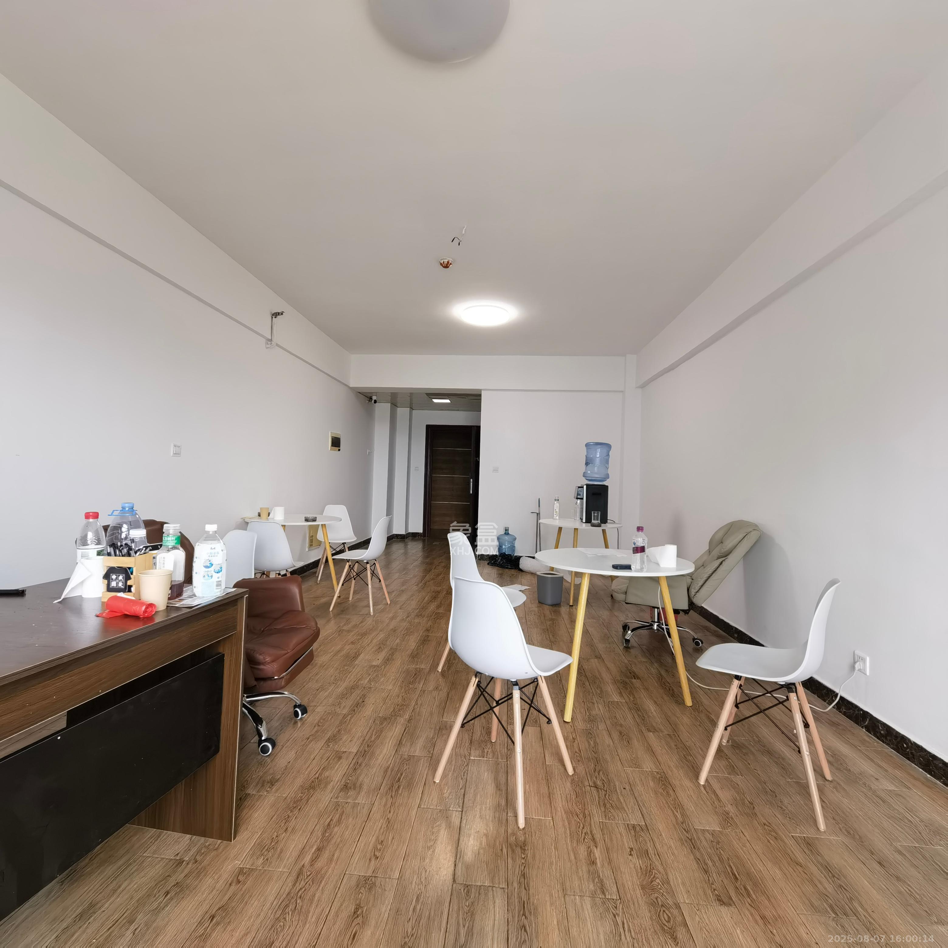 星大峰汇商务楼 1室1厅1卫 1200.0元/月 星大峰汇商务楼 1室1厅1卫 1200.0元/月室内图