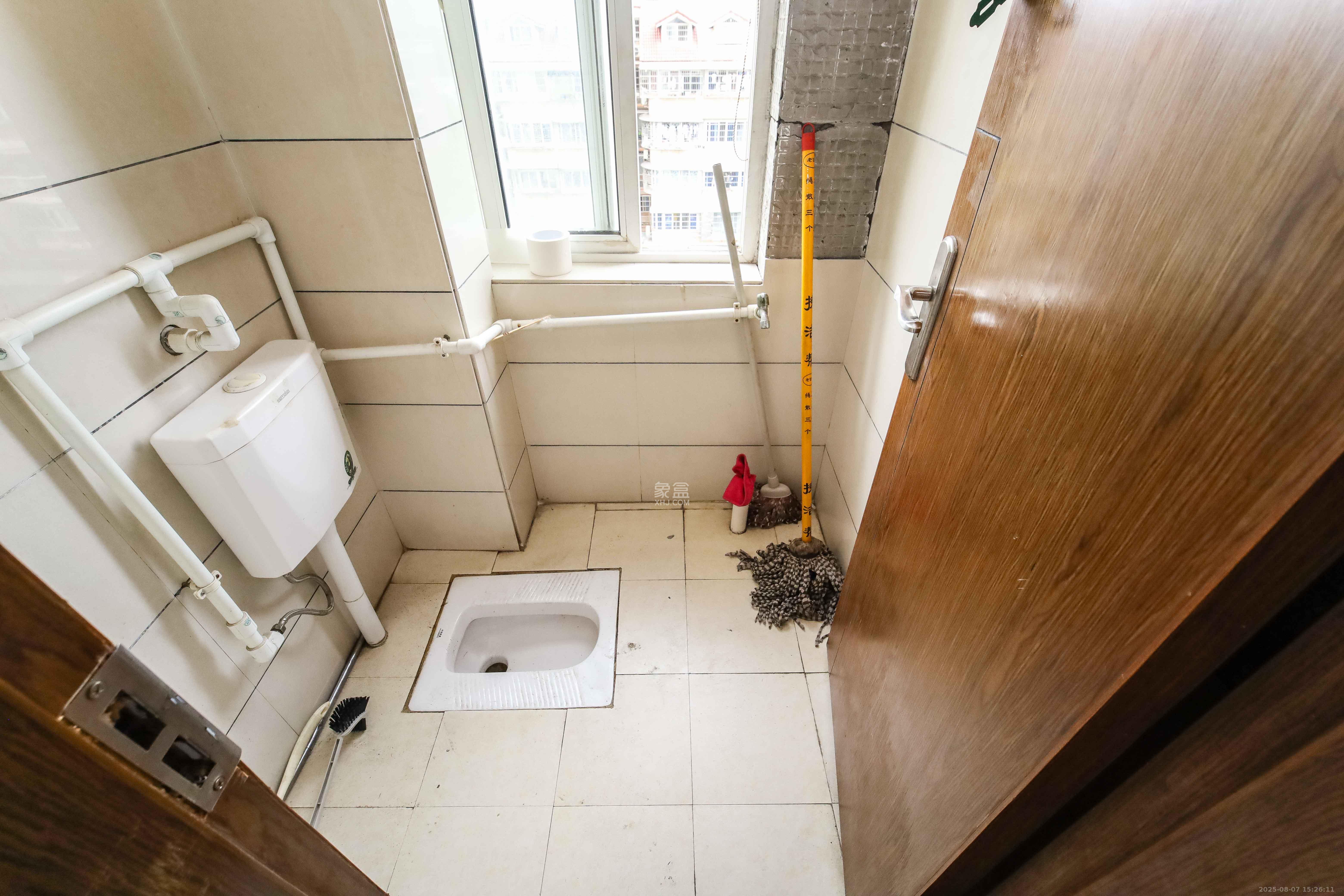 诺亚方舟大厦 4室2厅1卫 79.8万 诺亚方舟大厦 4室2厅1卫 79.8万卫生间