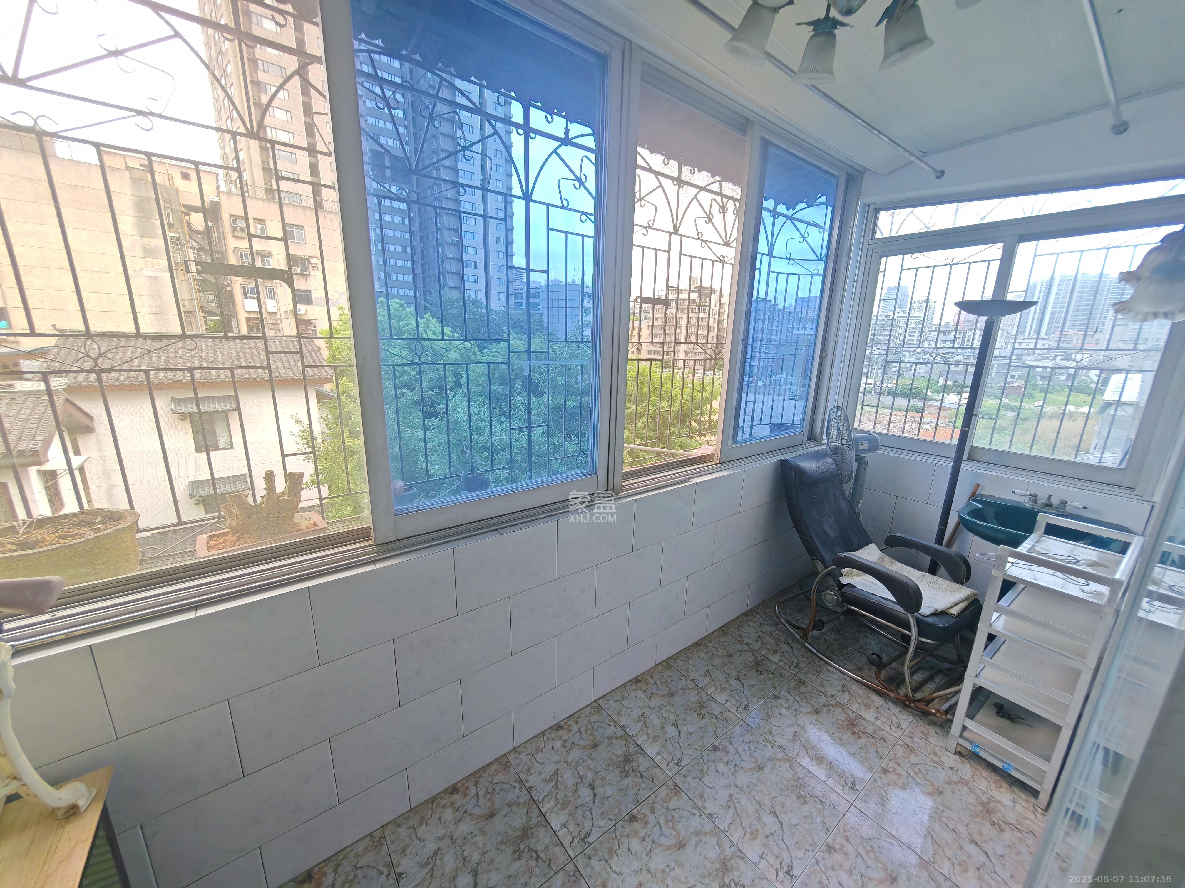 东文庙坪  2室1厅1卫    1700.0元/月室内图