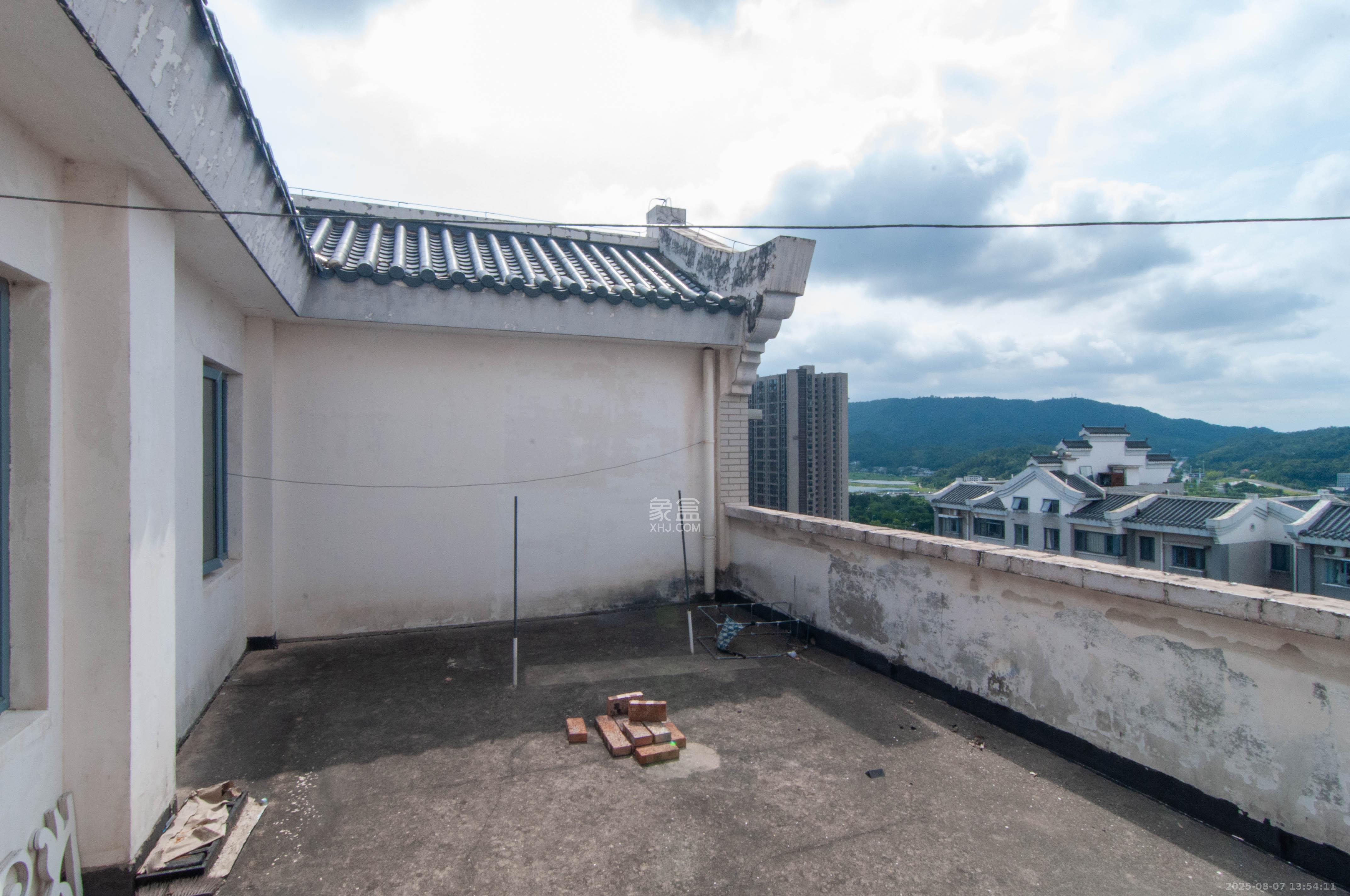 麓阳和景雅苑  5室2厅3卫   200.00万其他