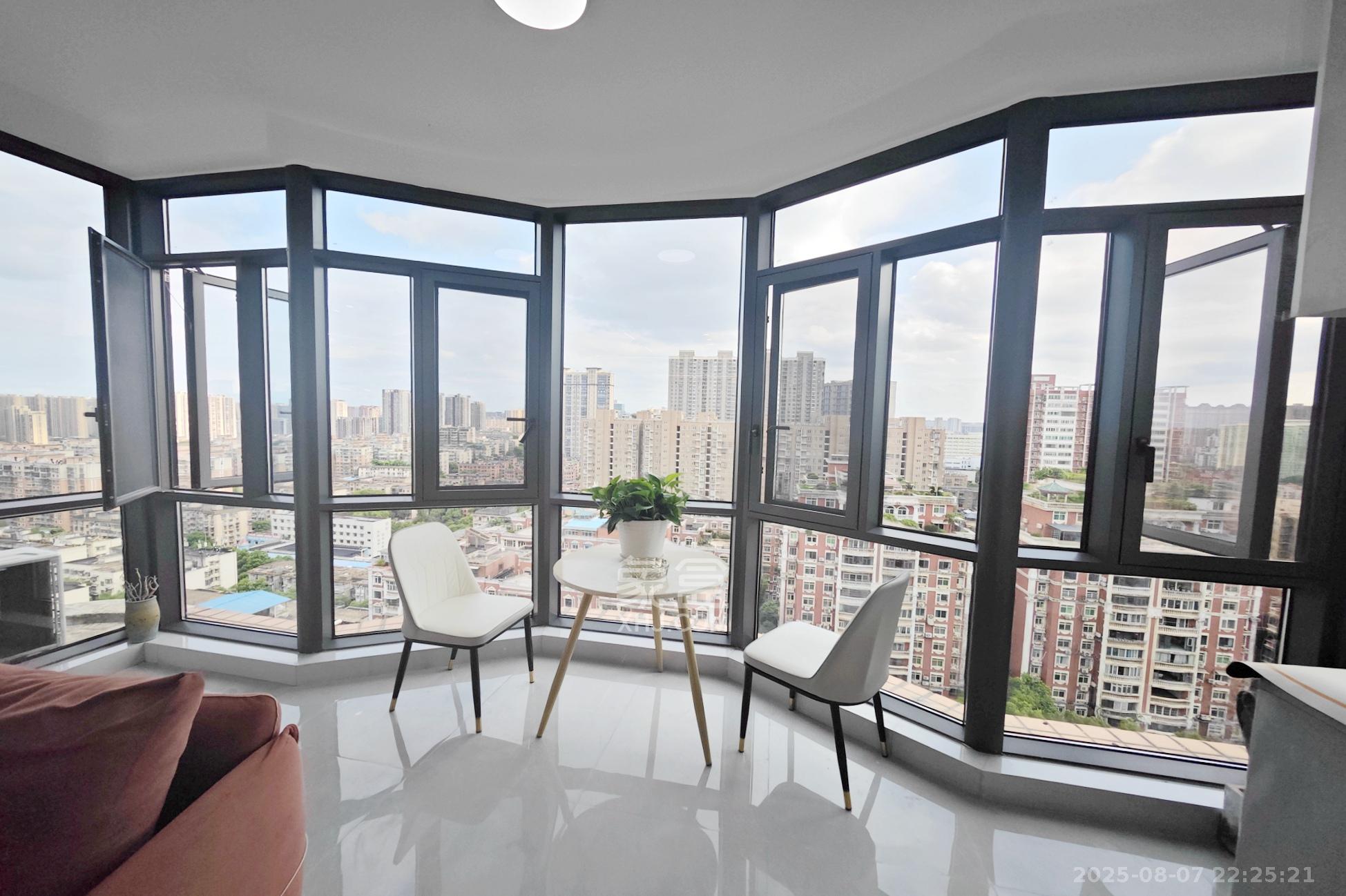 名都花园 4室2厅2卫 146.0万 名都花园 4室2厅2卫 146.0万阳台