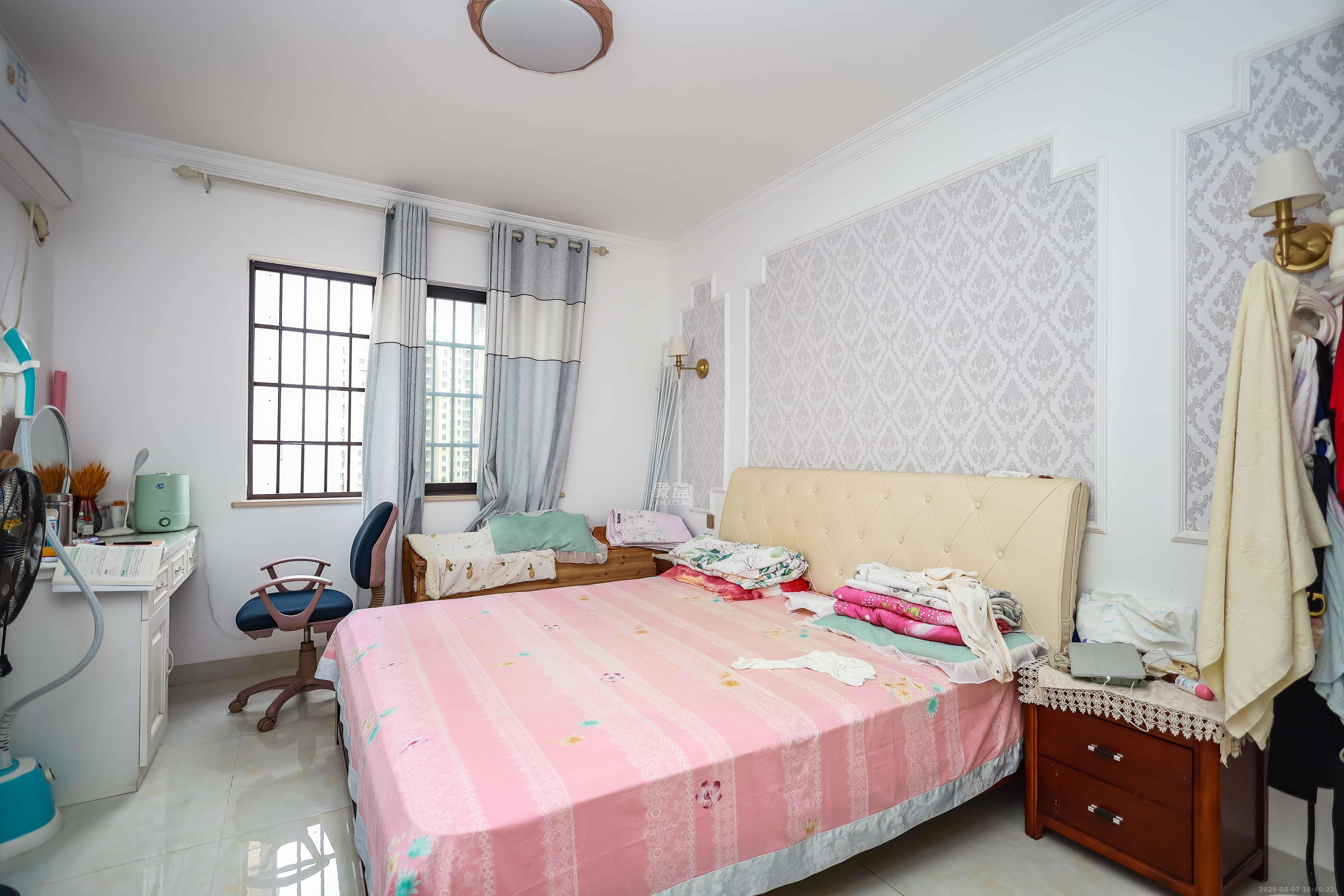 奥克斯缔壹城 3室2厅2卫 126.0万 奥克斯缔壹城 3室2厅2卫 126.0万卧室