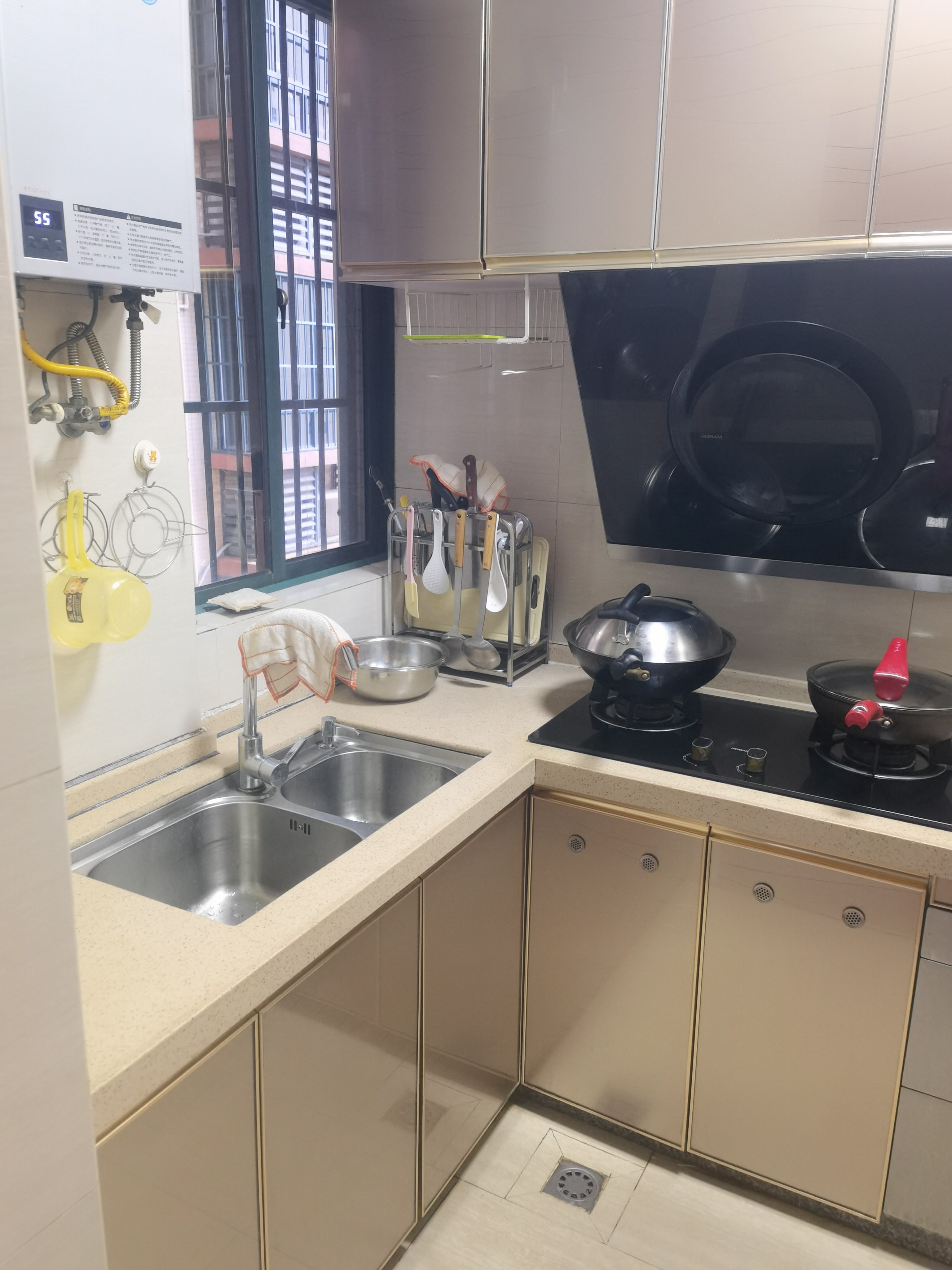 南海幸福城 3室2厅1卫 3400.0元/月 南海幸福城 3室2厅1卫 3400.0元/月室内图