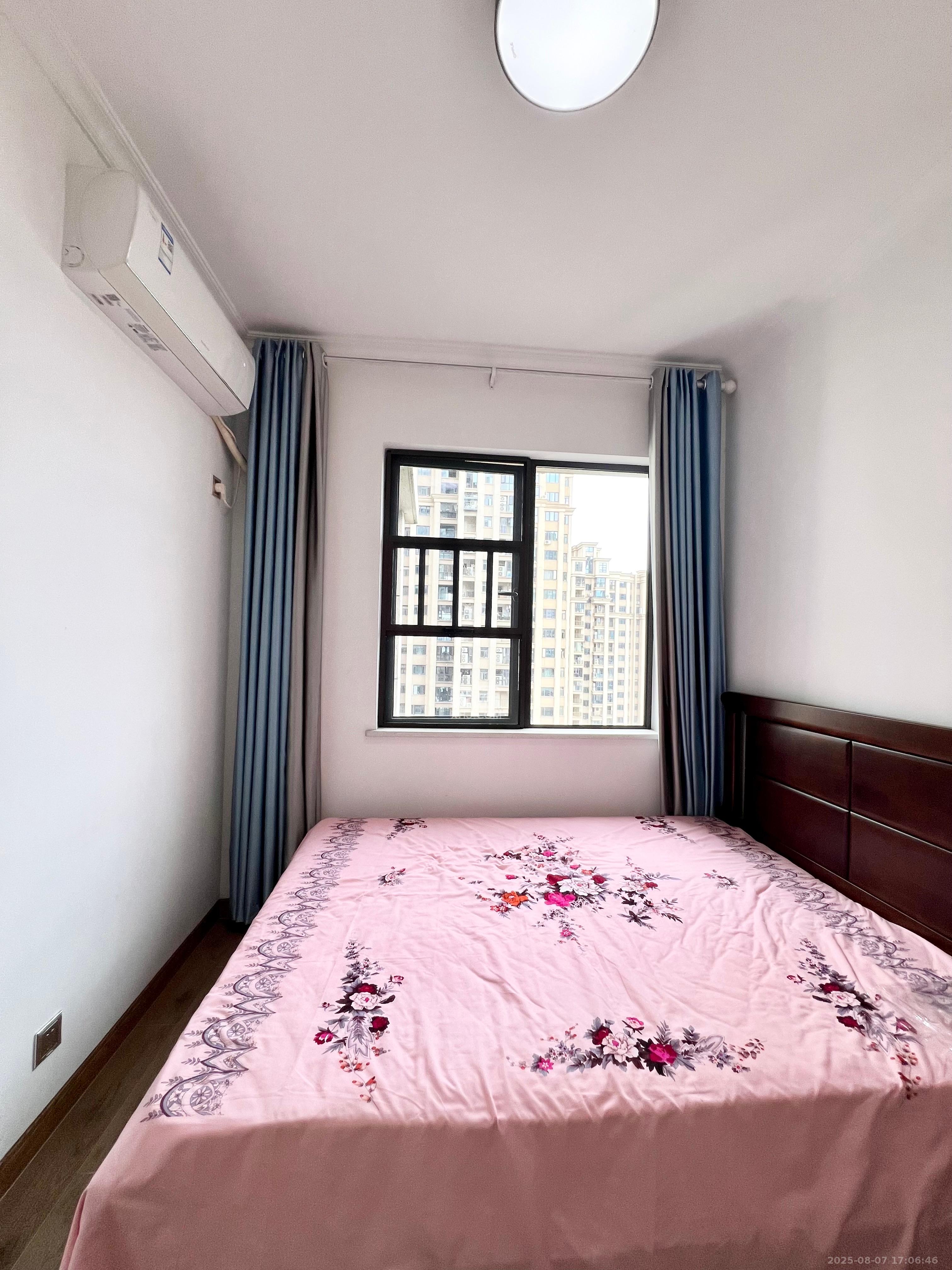 绿地海外滩一期 3室2厅1卫 1900.0元/月 绿地海外滩一期 3室2厅1卫 1900.0元/月室内图