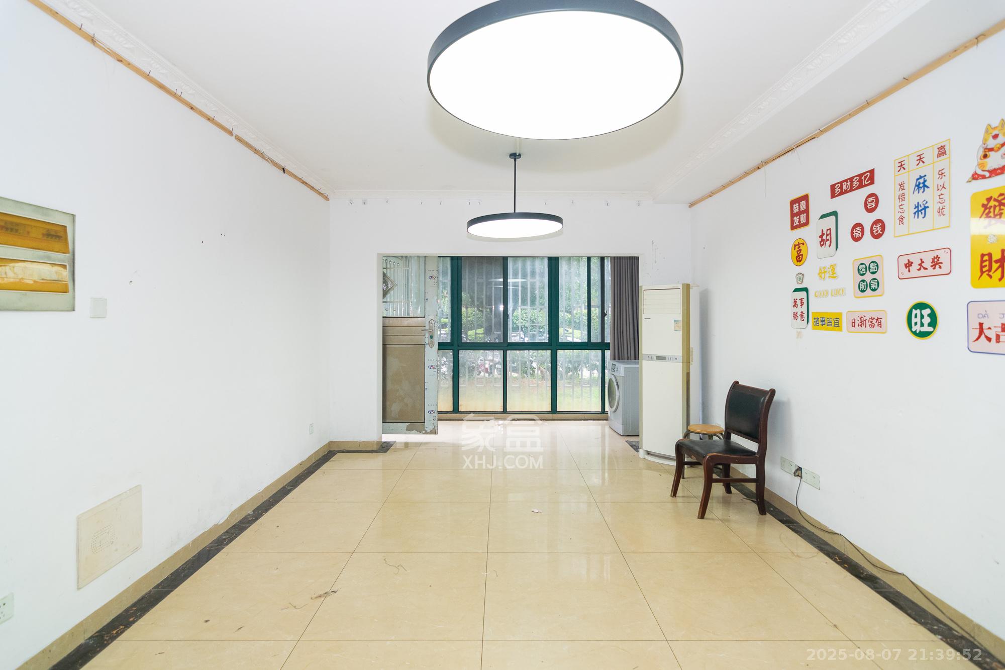 红建滨水铭城 3室2厅3卫 62.0万 红建滨水铭城 3室2厅3卫 62.0万客厅