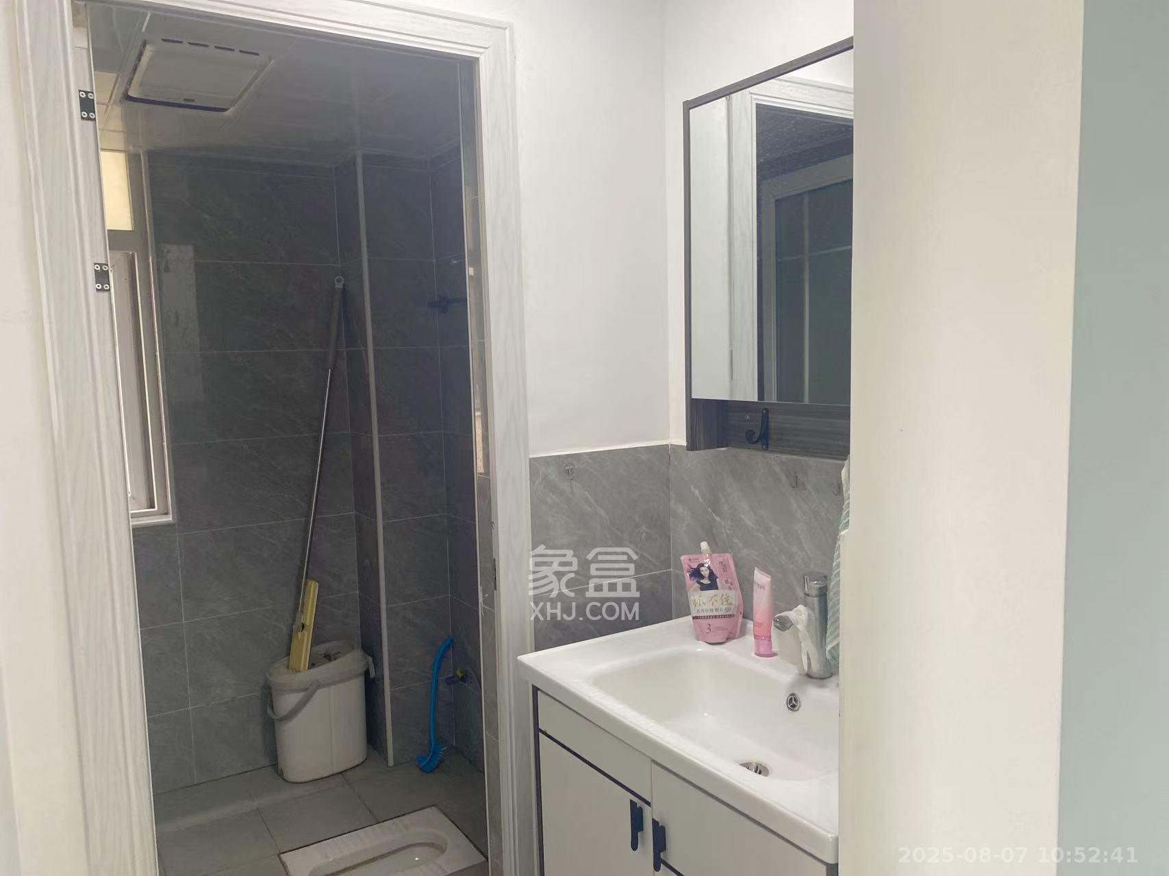 鑫天格林香山  3室2厅1卫    2000.0元/月 鑫天格林香山  3室2厅1卫    2000.0元/月室内图