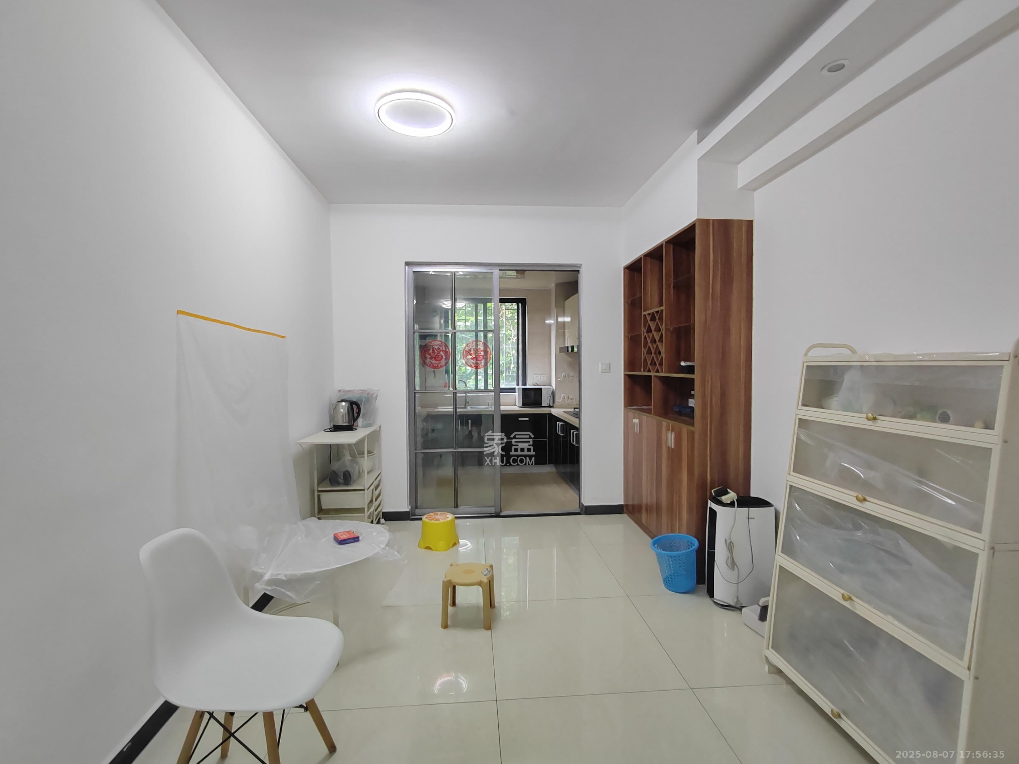 三一街区 3室2厅2卫 1800.0元/月 三一街区 3室2厅2卫 1800.0元/月室内图