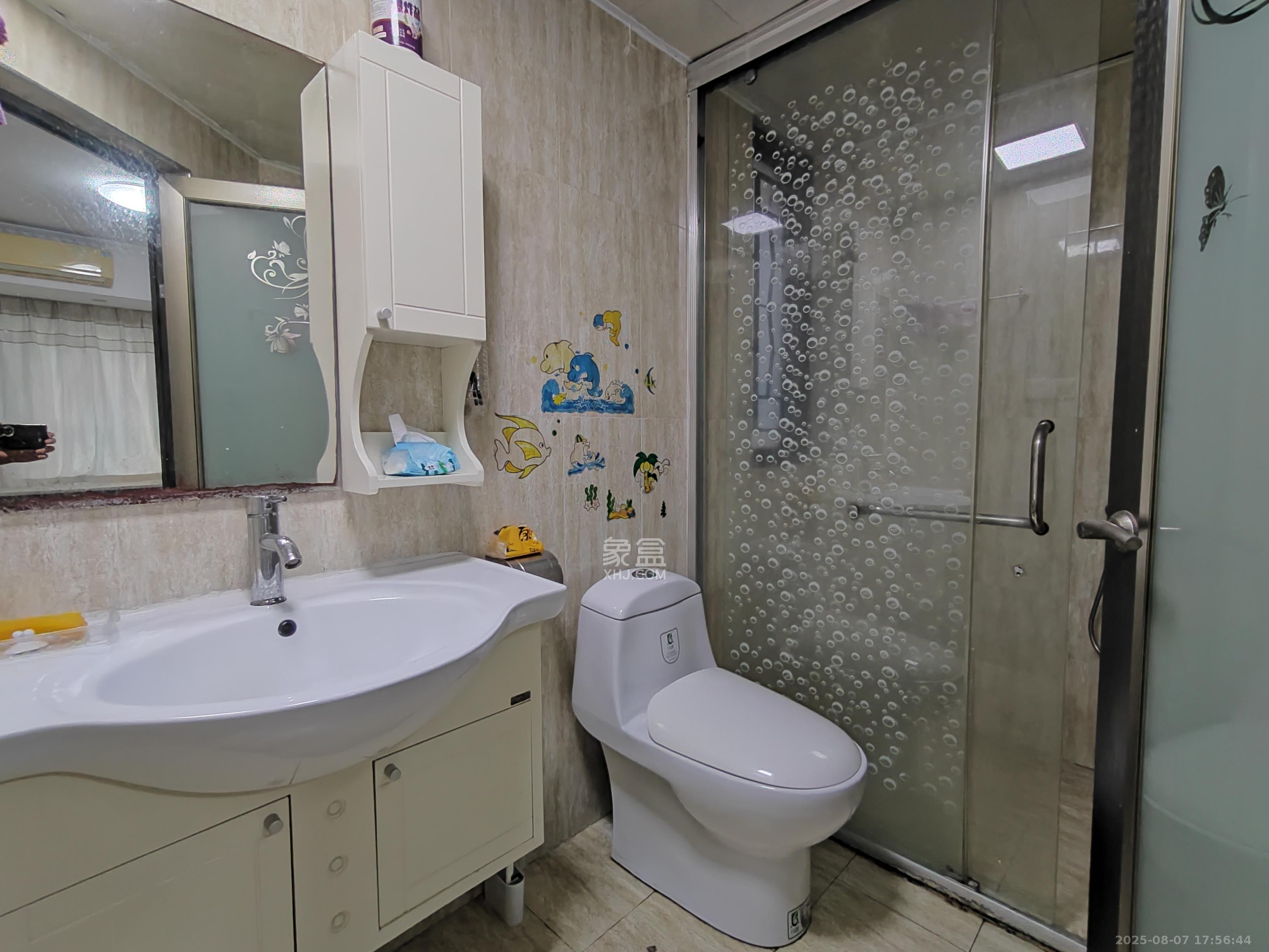 三一街区 3室2厅2卫 1800.0元/月 三一街区 3室2厅2卫 1800.0元/月室内图