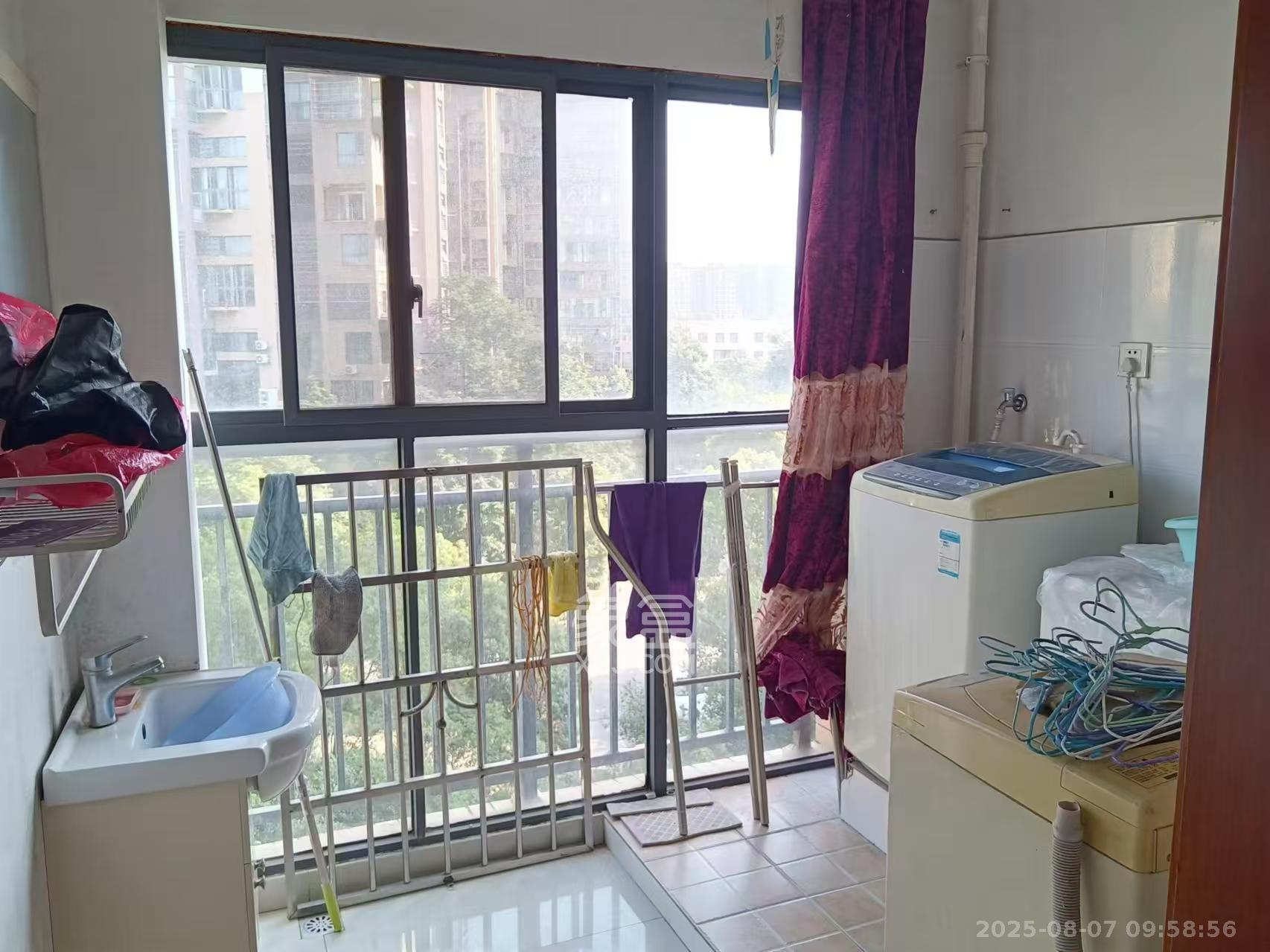 汇金城/嘉华城一期 4室2厅2卫 2500.0元/月 汇金城/嘉华城一期 4室2厅2卫 2500.0元/月室内图