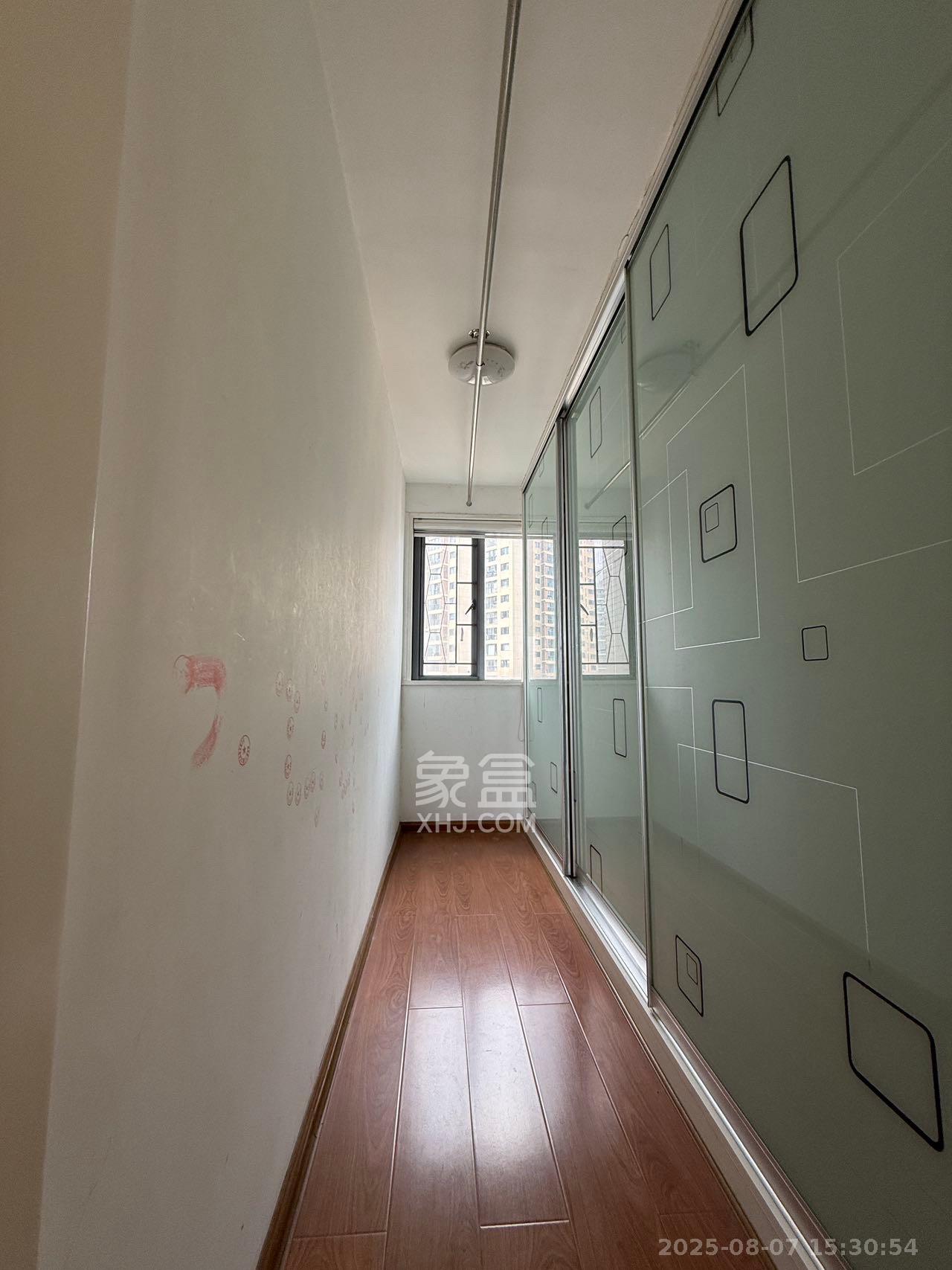 滨江君悦香邸  3室2厅2卫    2800.0元/月 滨江君悦香邸  3室2厅2卫    2800.0元/月室内图