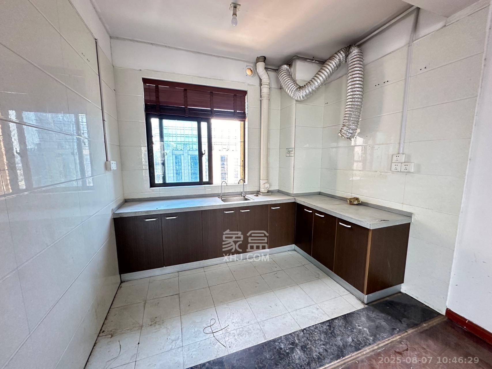 天下一家 3室2厅2卫 3000.0元/月 天下一家 3室2厅2卫 3000.0元/月室内图