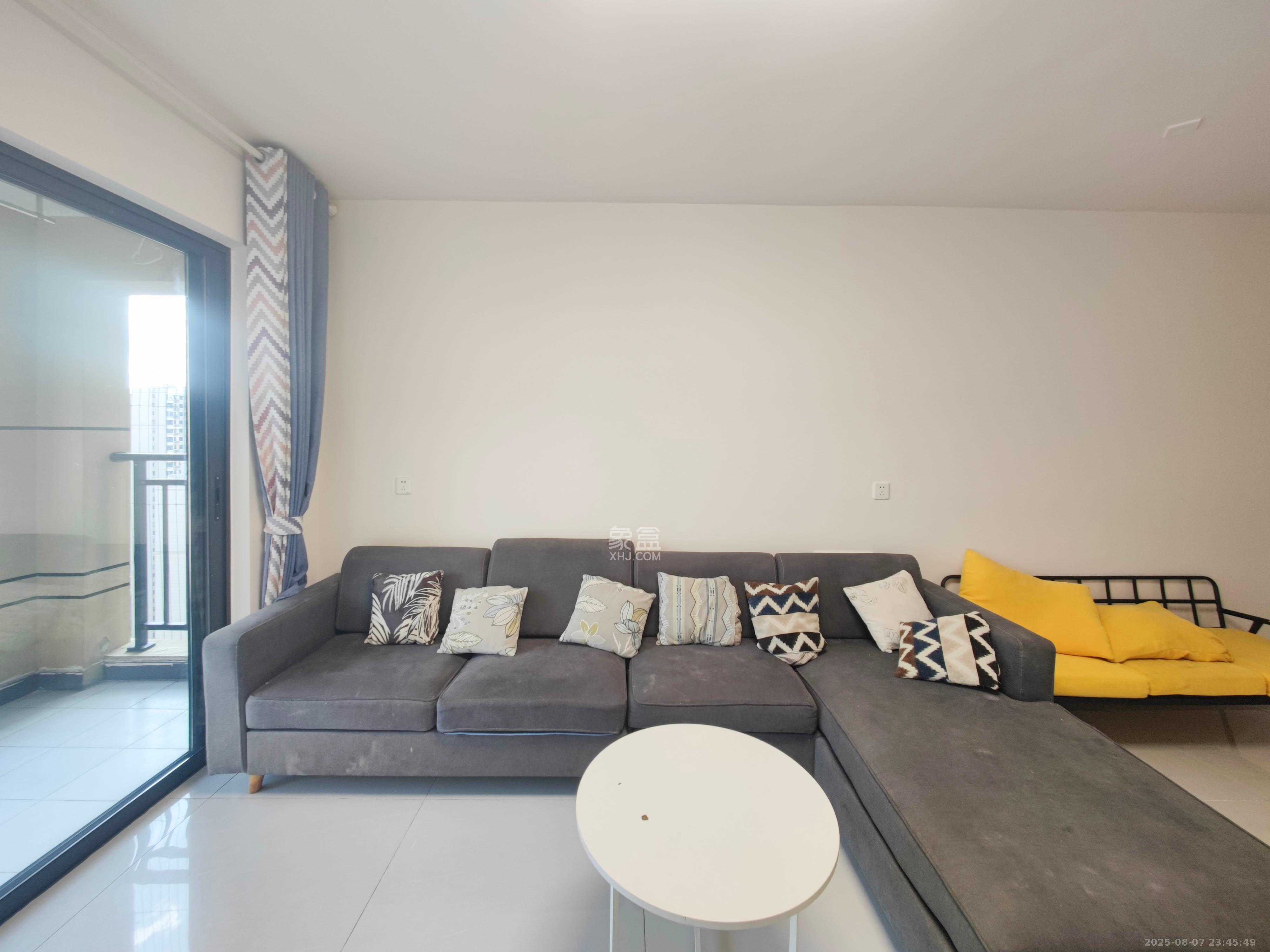 保利城(中航城国际社区、郡原美村) 1室0厅0卫 68.0万 保利城(中航城国际社区、郡原美村) 1室0厅0卫 68.0万客厅