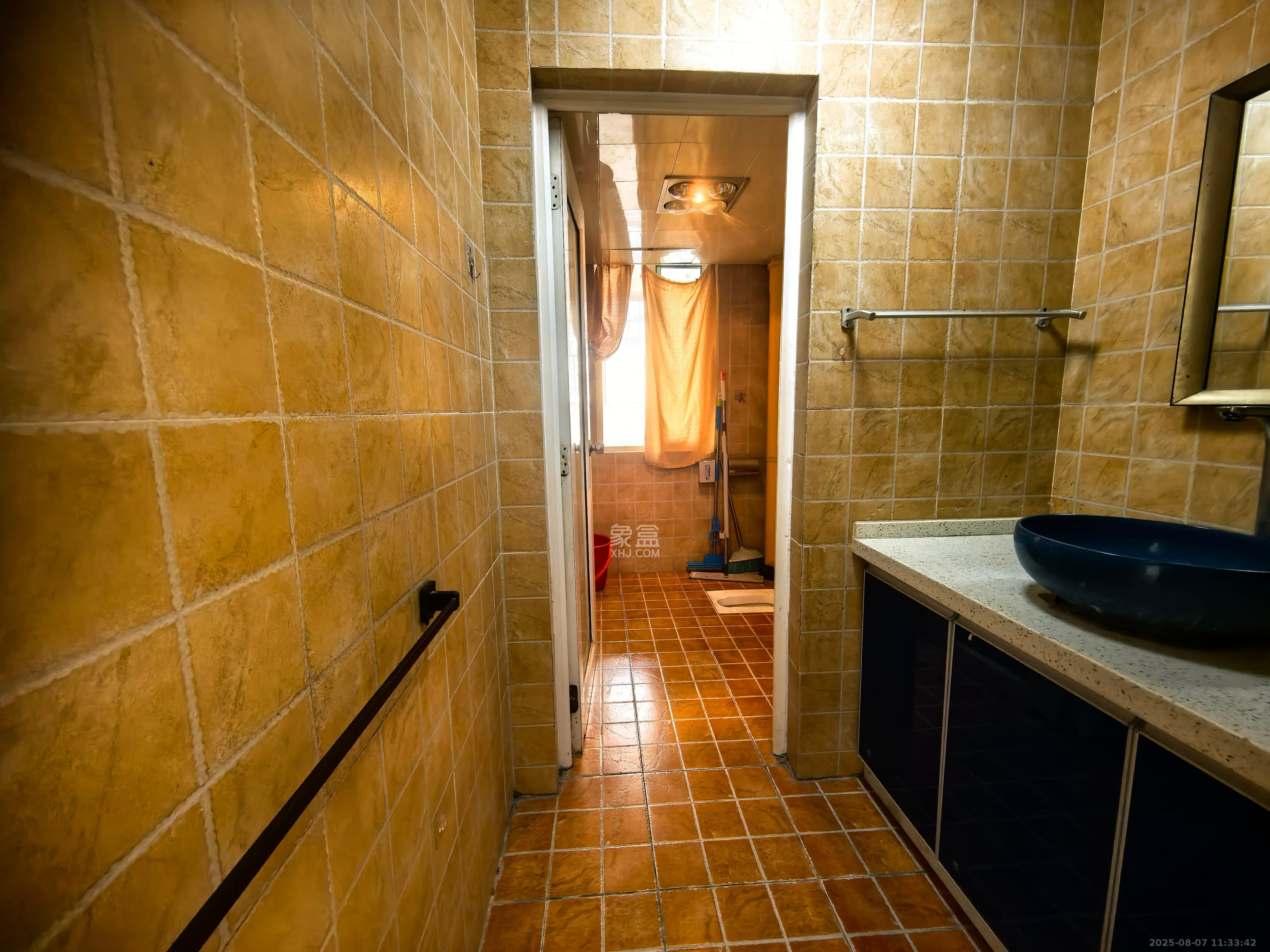 未来蜂巢  1室2厅2卫    1900.0元/月室内图