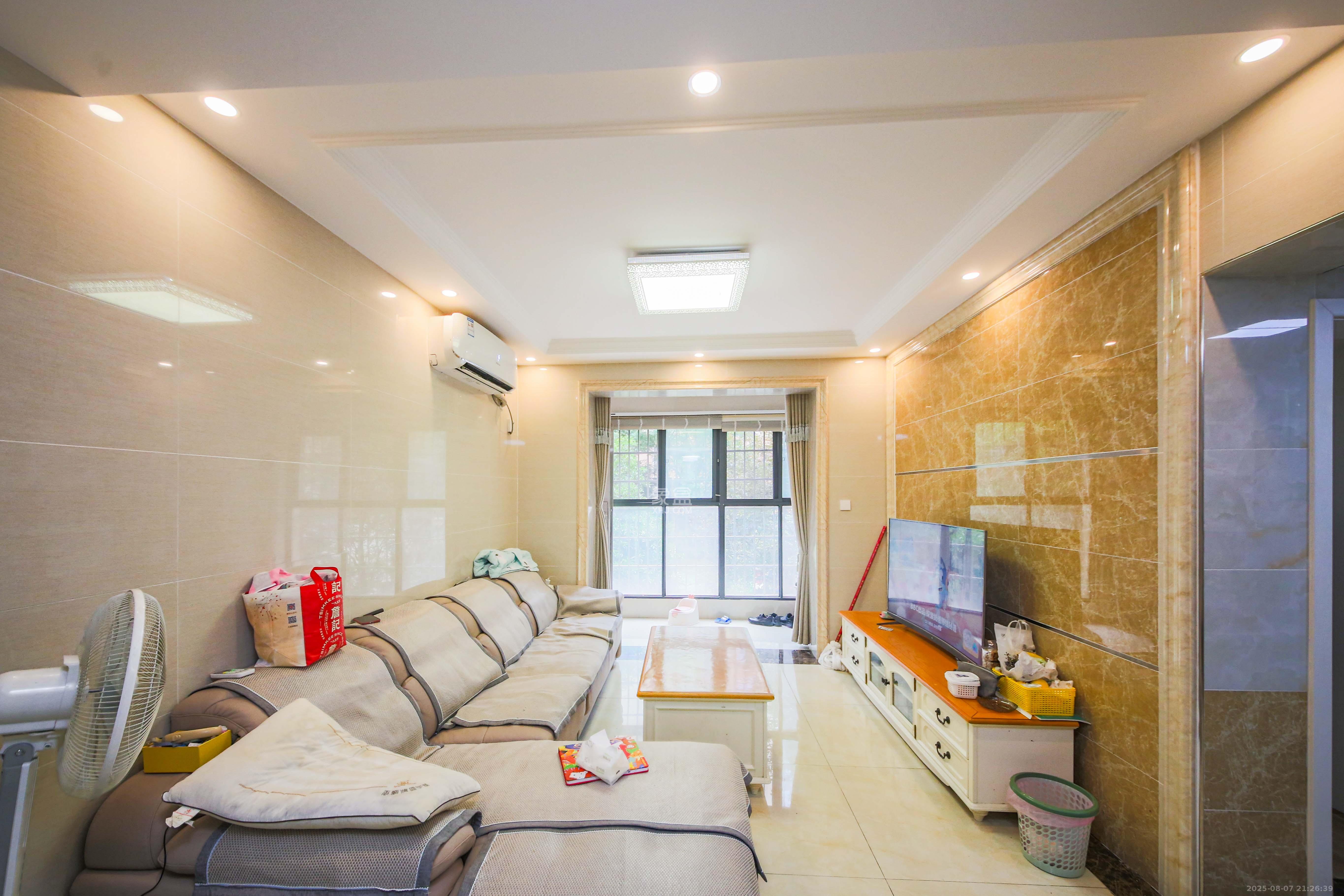 安泰嘉园（湘府邻伴）  3室2厅1卫    98.0万客厅