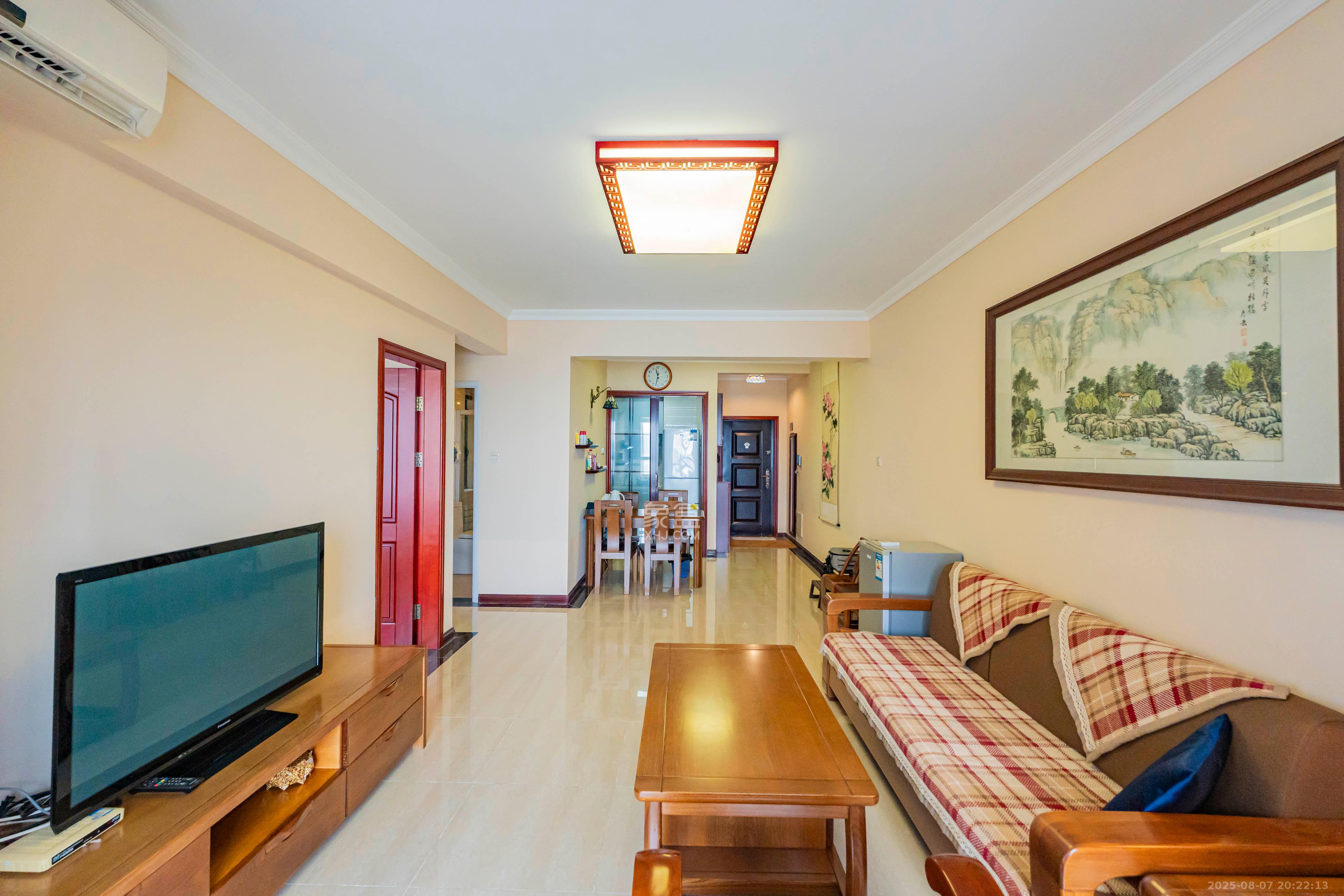 香江锦城 2室2厅1卫 110.0万 香江锦城 2室2厅1卫 110.0万客厅