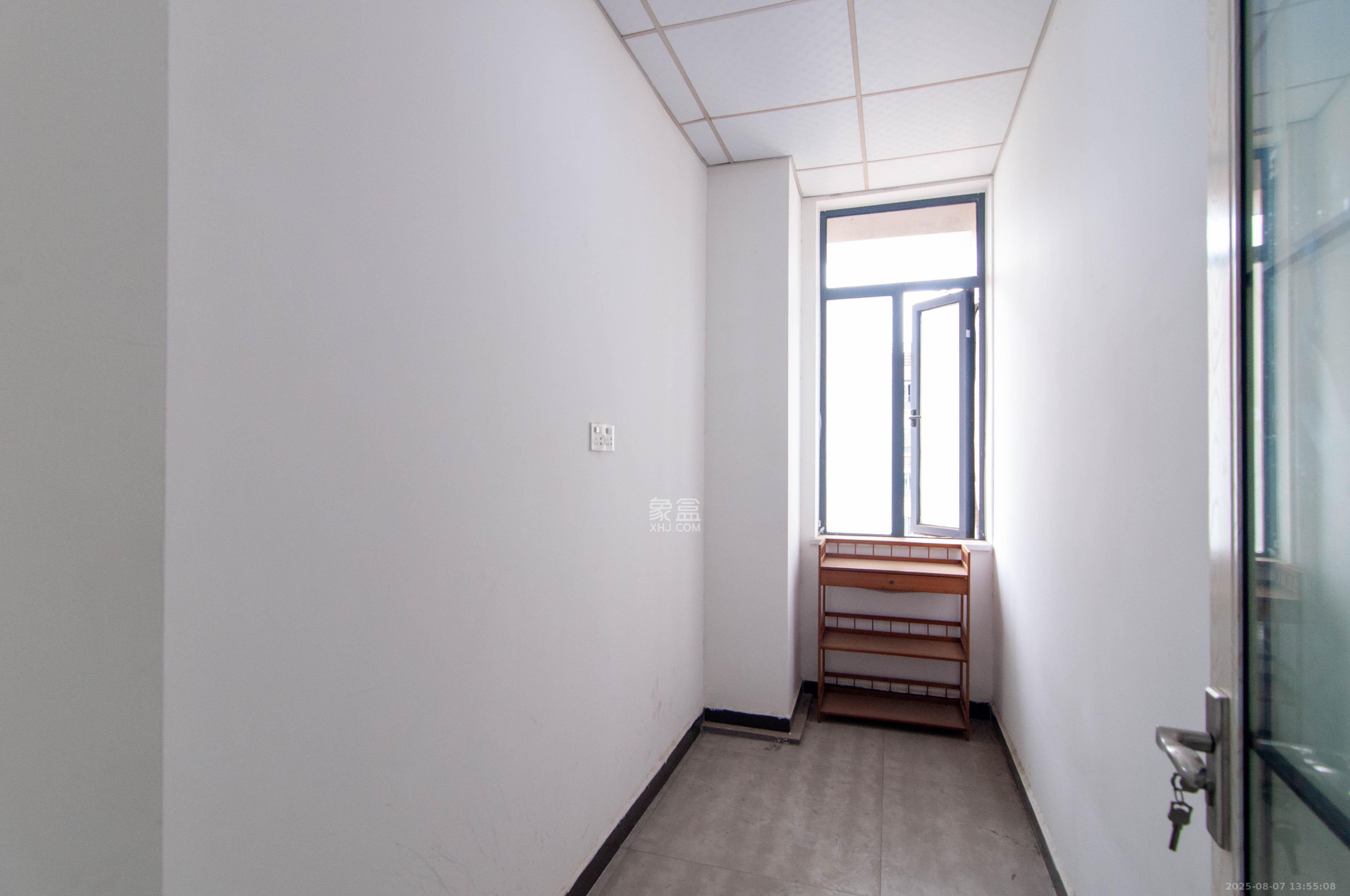 西子湖畔沃府  1室1厅1卫    55.0万 西子湖畔沃府  1室1厅1卫    55.0万其他