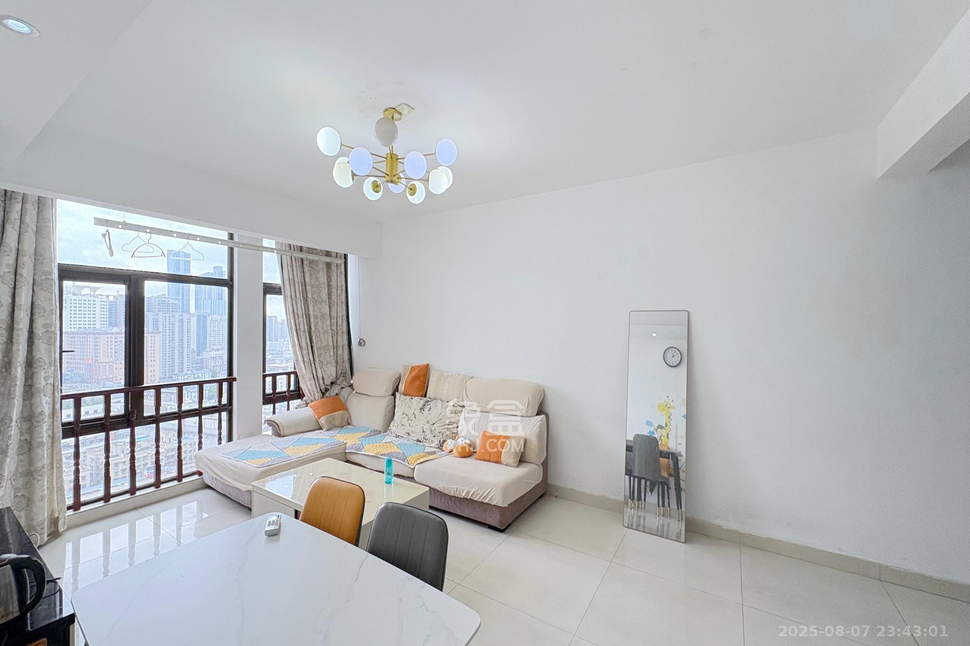 铂宫  2室2厅1卫    95.0万客厅