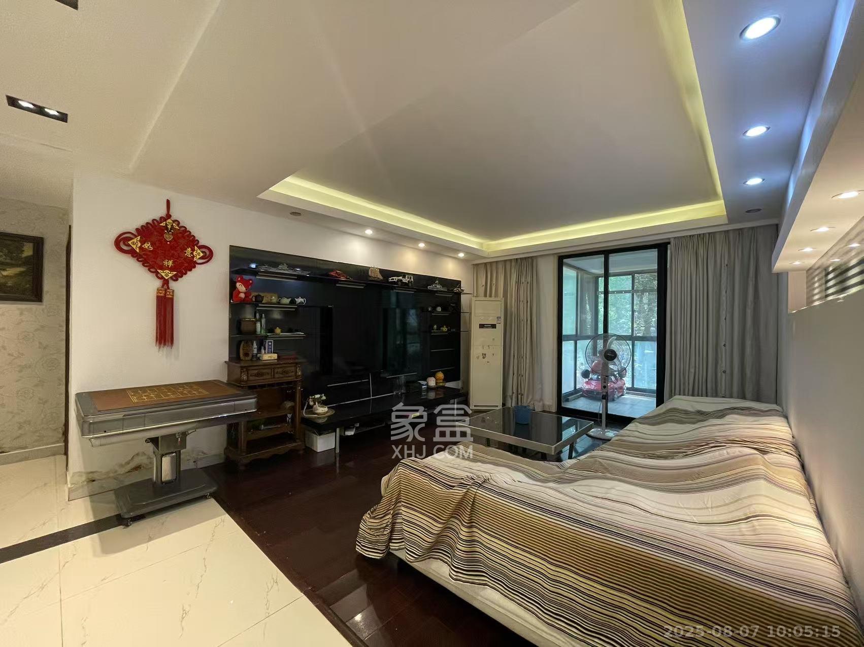 西街花园  3室2厅2卫    3000.0元/月室内图