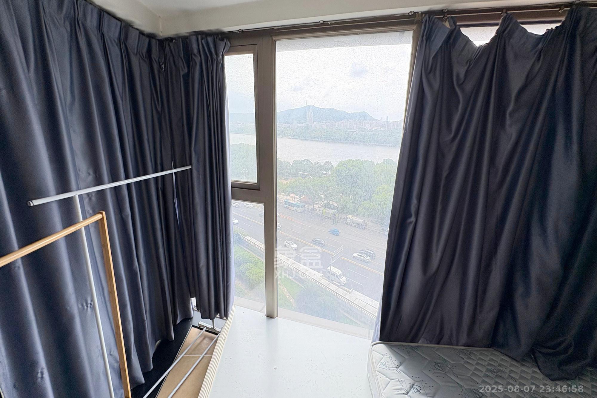 潮宗御苑 4室2厅2卫 280.0万 潮宗御苑 4室2厅2卫 280.0万阳台