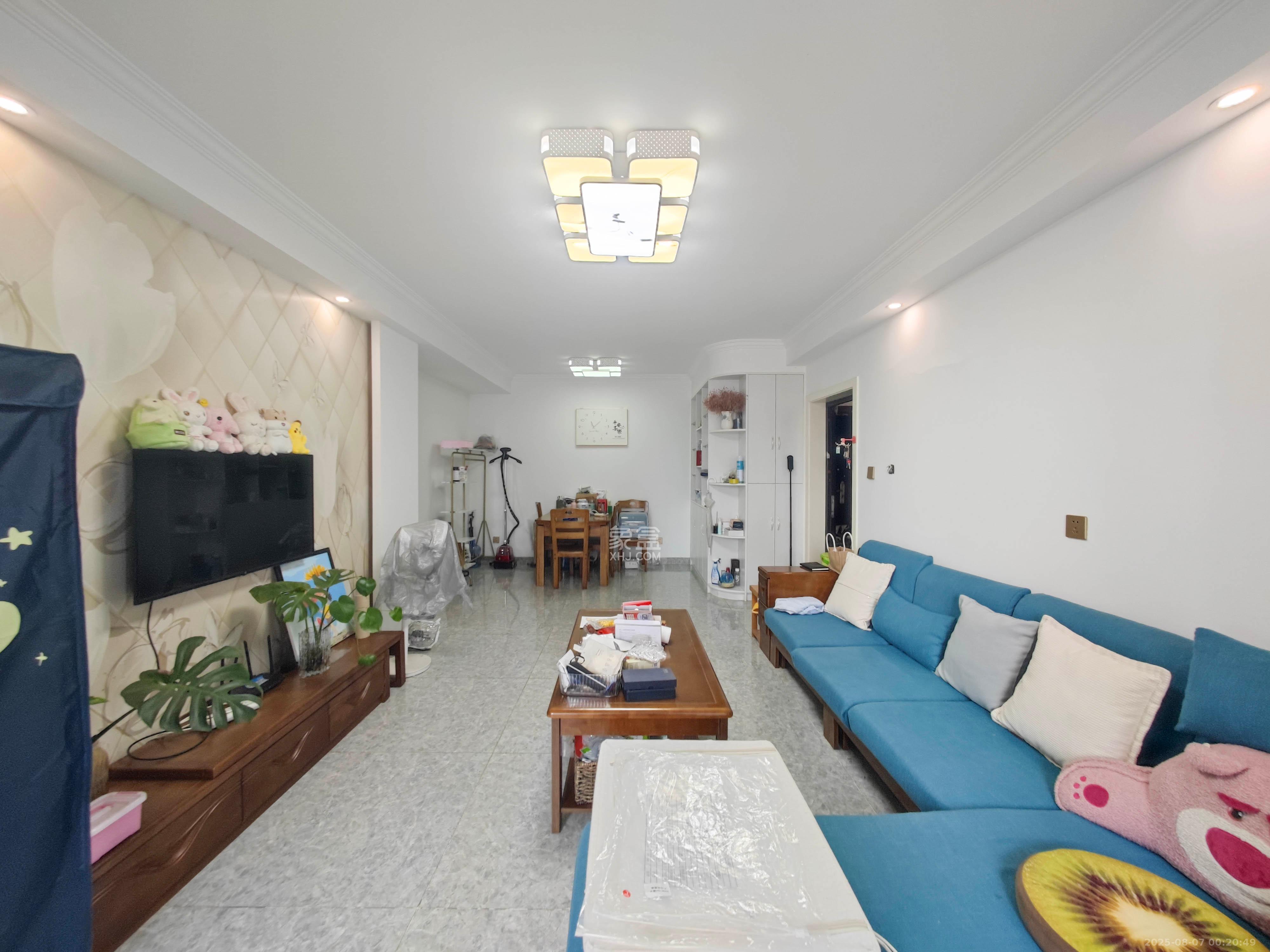 丽发新城 2室2厅1卫 66.8万 丽发新城 2室2厅1卫 66.8万客厅