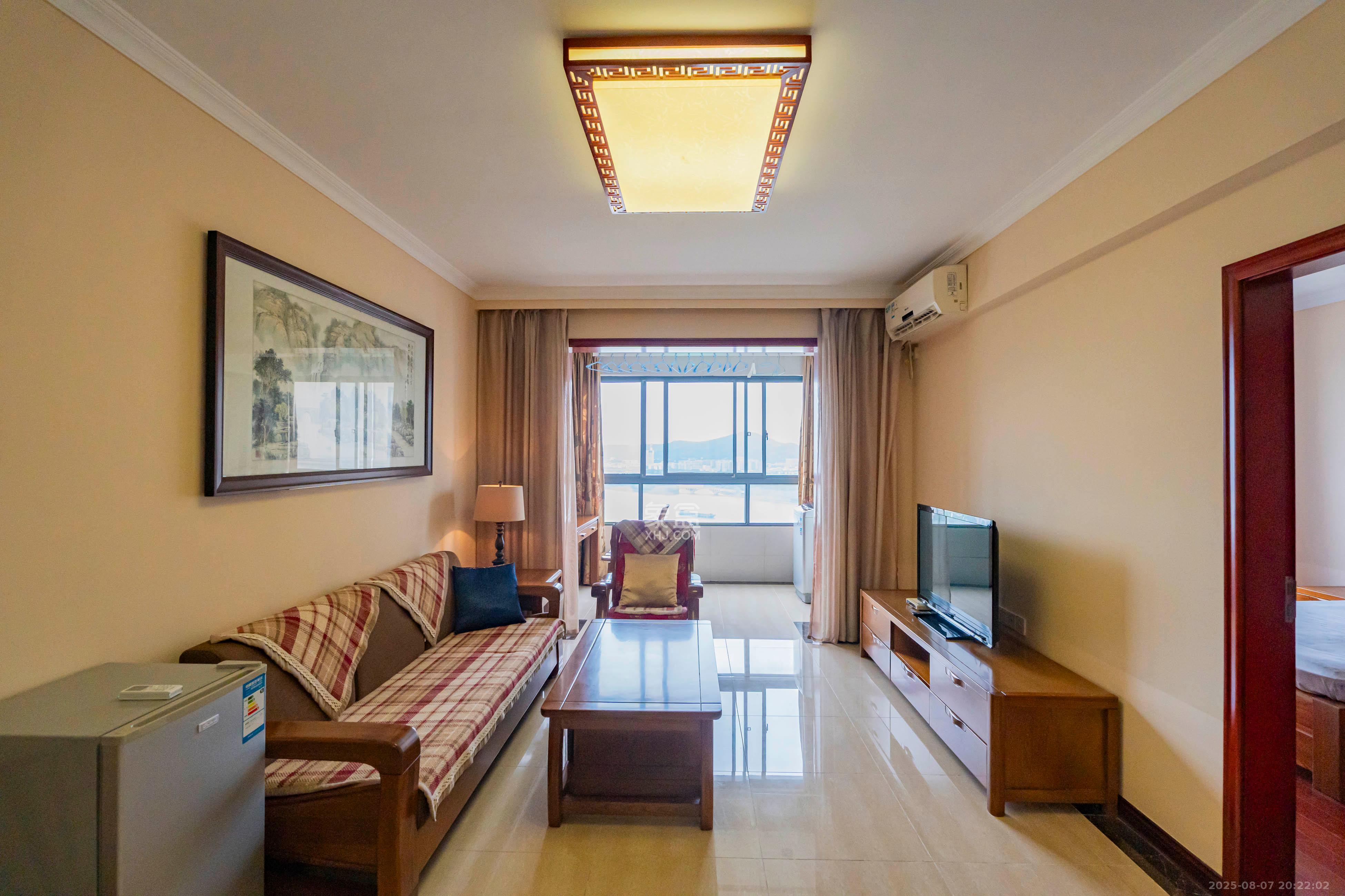 香江锦城 2室2厅1卫 110.0万 香江锦城 2室2厅1卫 110.0万客厅