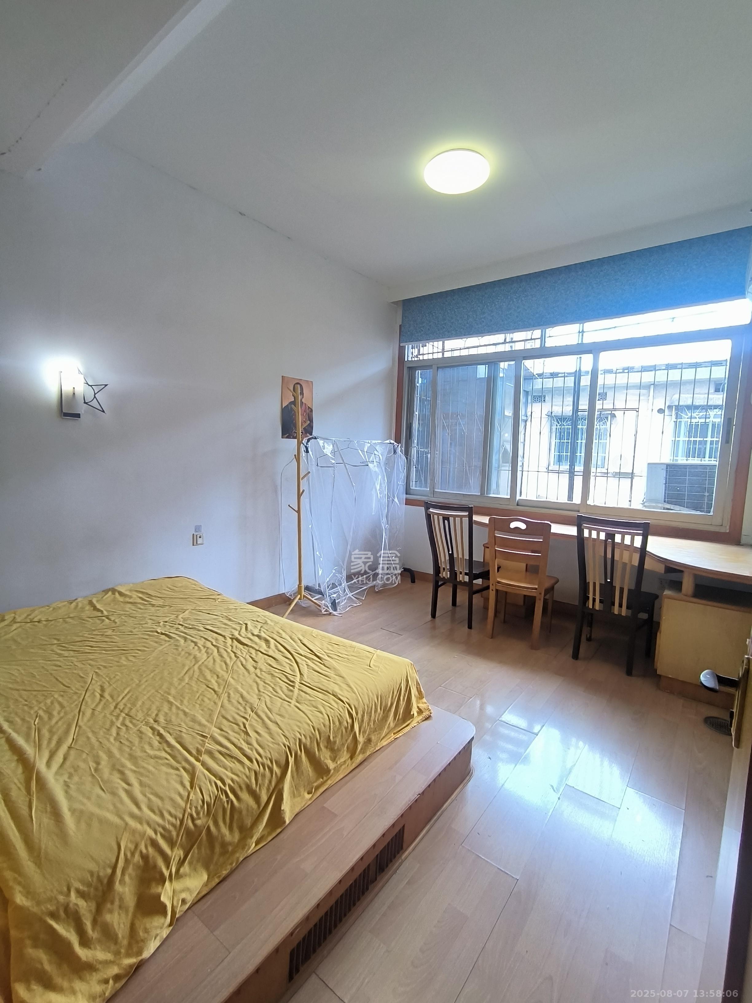 公路局宿舍  3室2厅1卫    1600.0元/月室内图